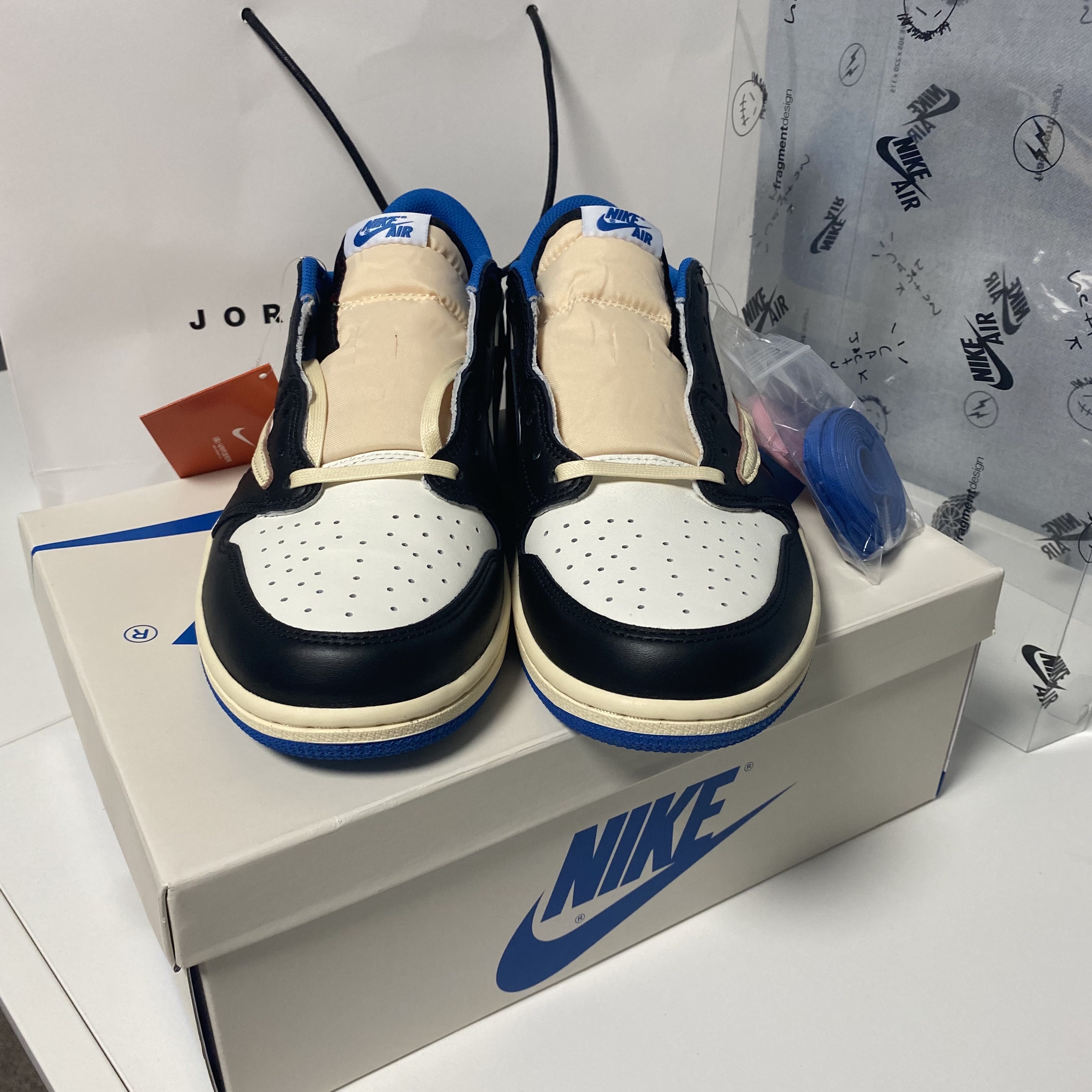 Jordan 1 x Travis Scott x Fragment Retro Low OG SP Military Blue 착용 스타일 - 4