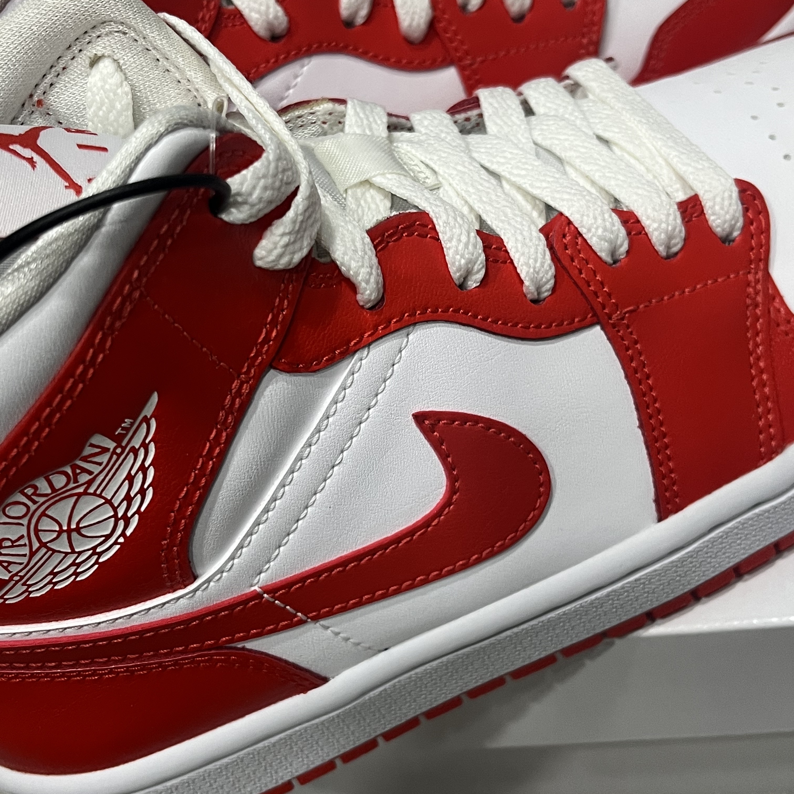 (W) Jordan 1 Mid Habanero Red 착용 스타일 - 2