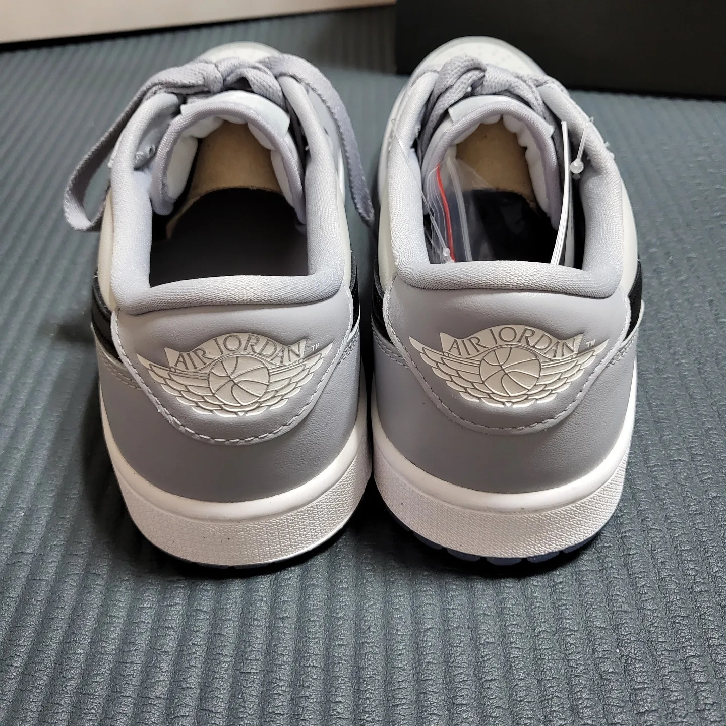 Jordan 1 Low Golf Wolf Grey 착용 스타일 - 4