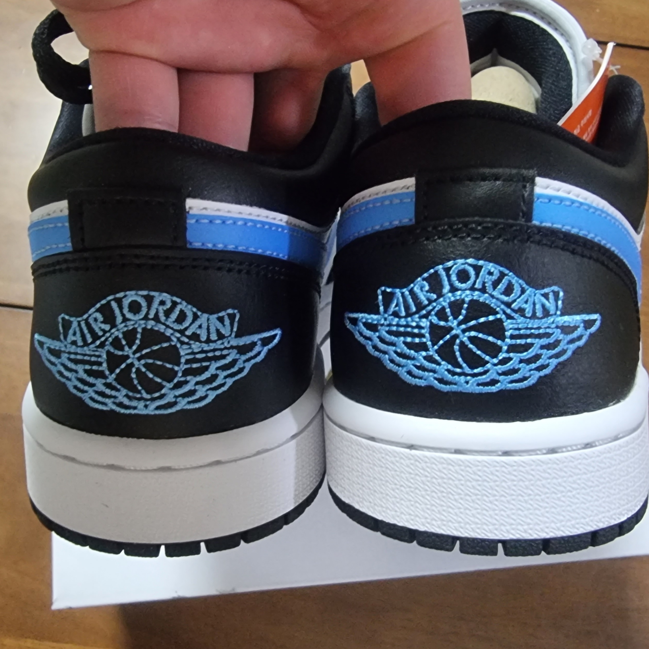 (W) Jordan 1 Low Black University Blue 착용 스타일 - 5