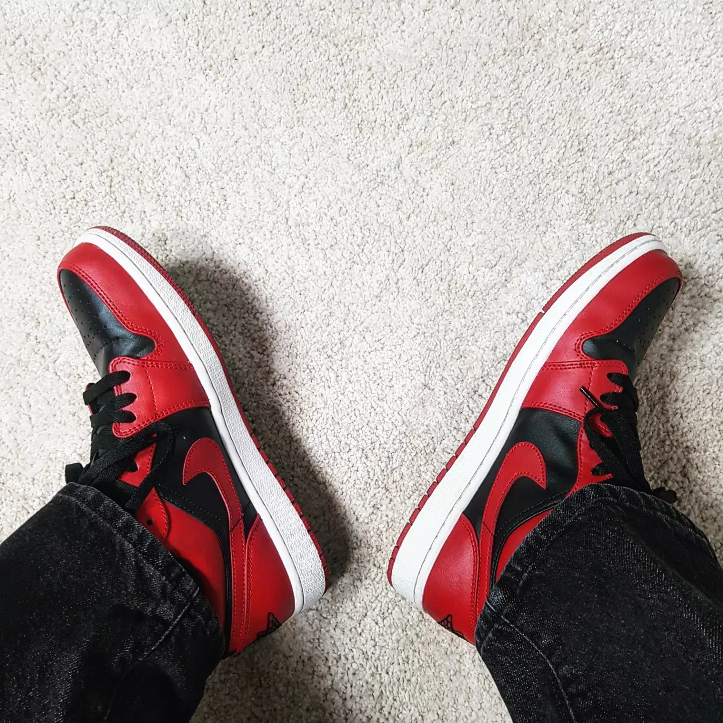 Jordan 1 Low Varsity Red 착용 스타일 - 1