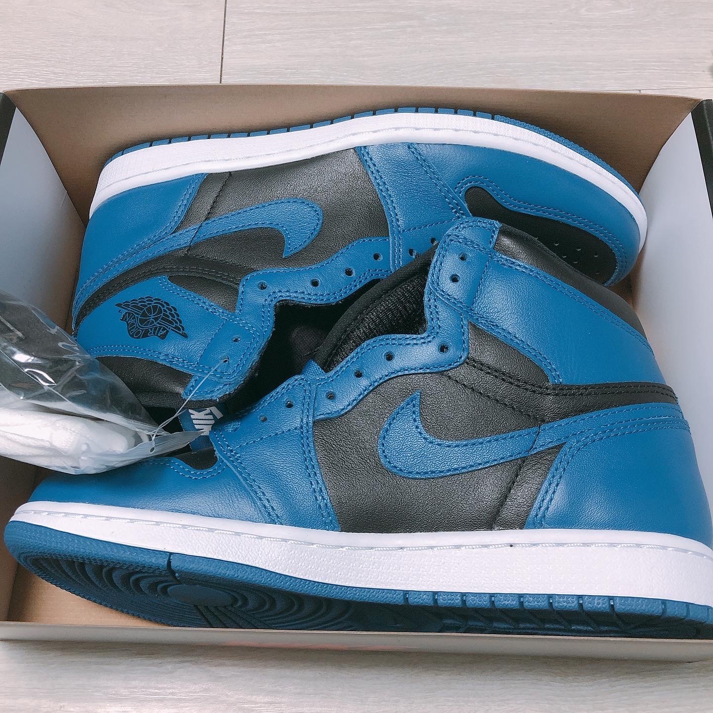 Jordan 1 Retro High OG Dark Marina Blue 착용 스타일 - 2