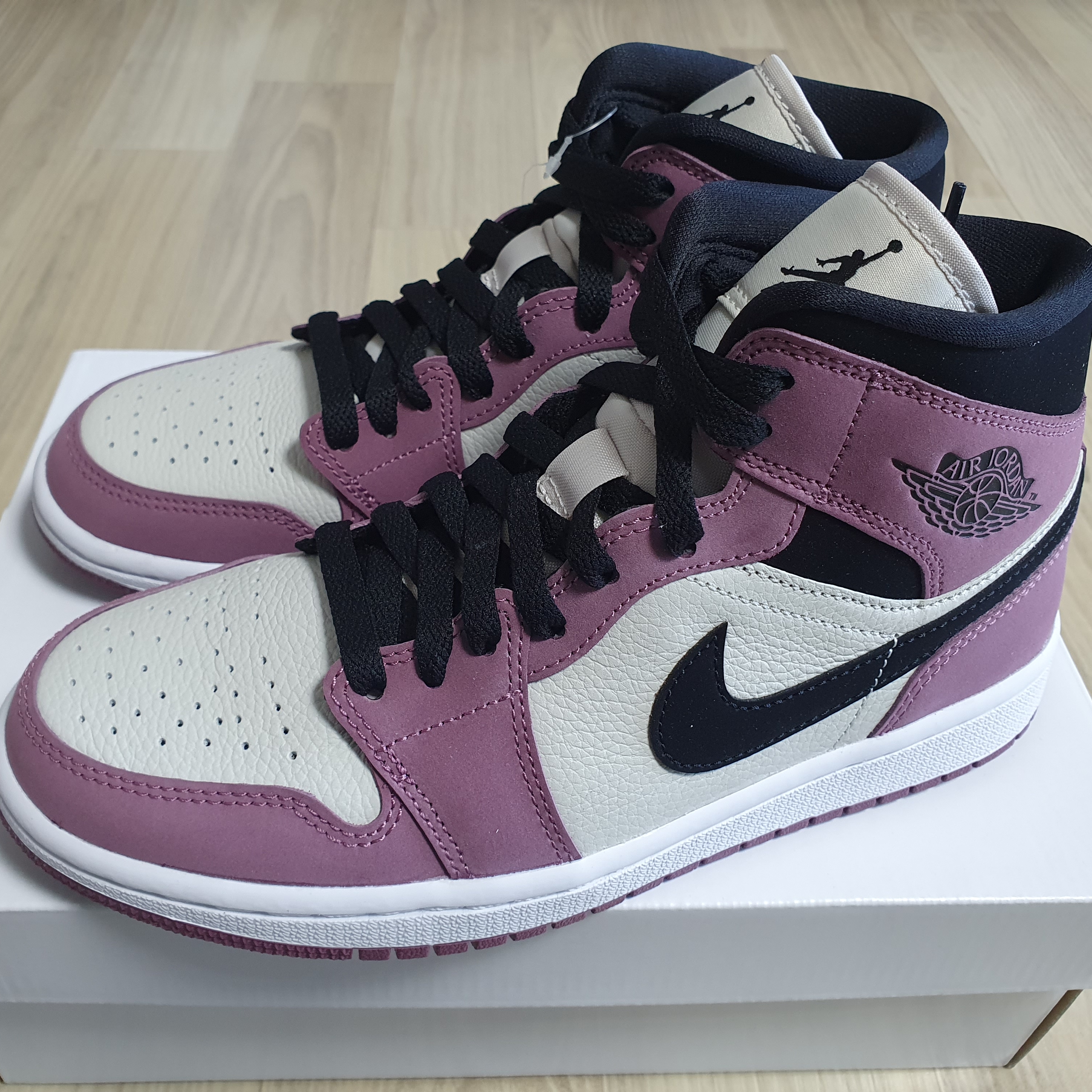 (W) Jordan 1 Mid SE Light Mulberry 착용 스타일