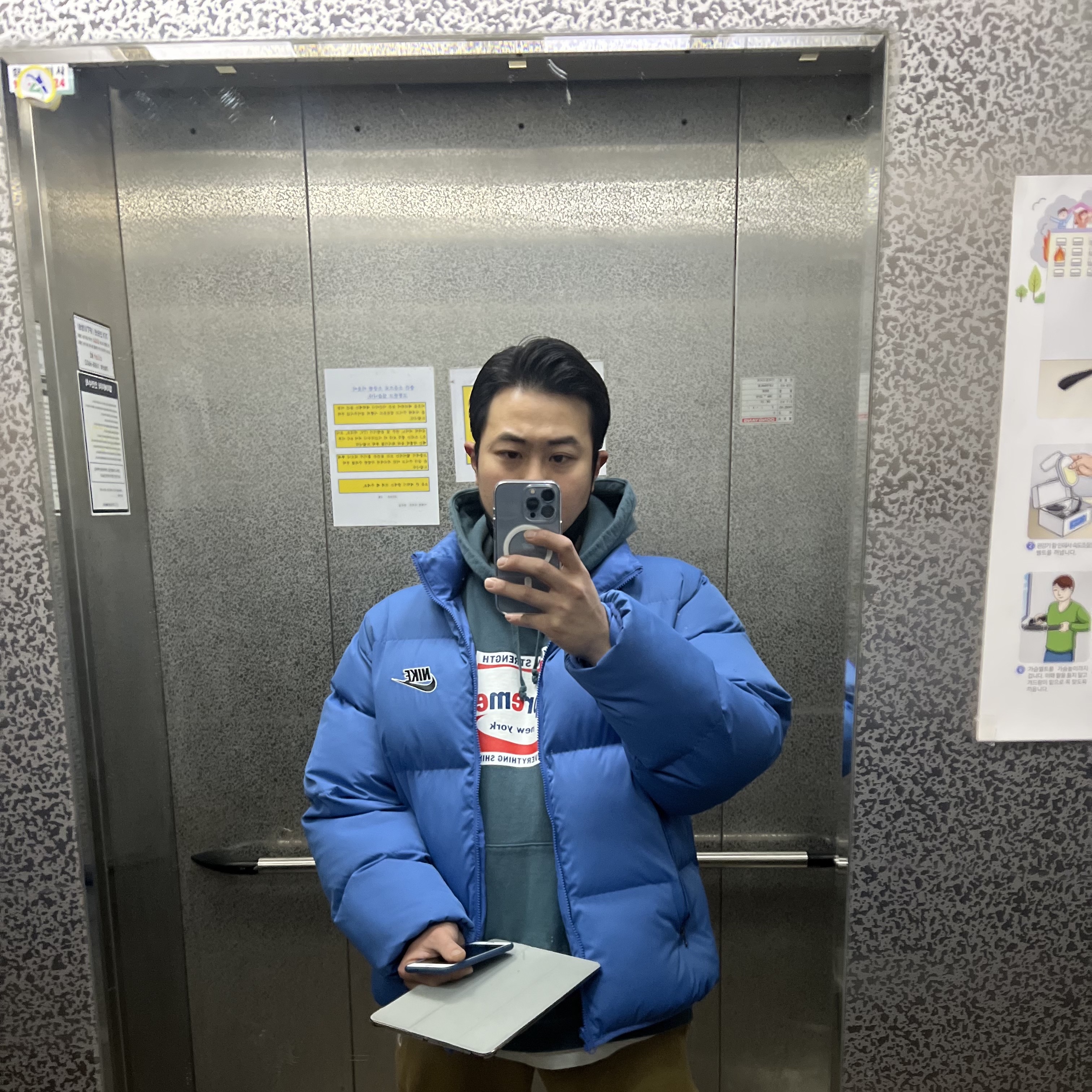 Supreme x Nike Reversible Puffy Jacket Blue - 21SS, Supreme Shine Hooded Sweatshirt Slate - 21SS 착용 스타일