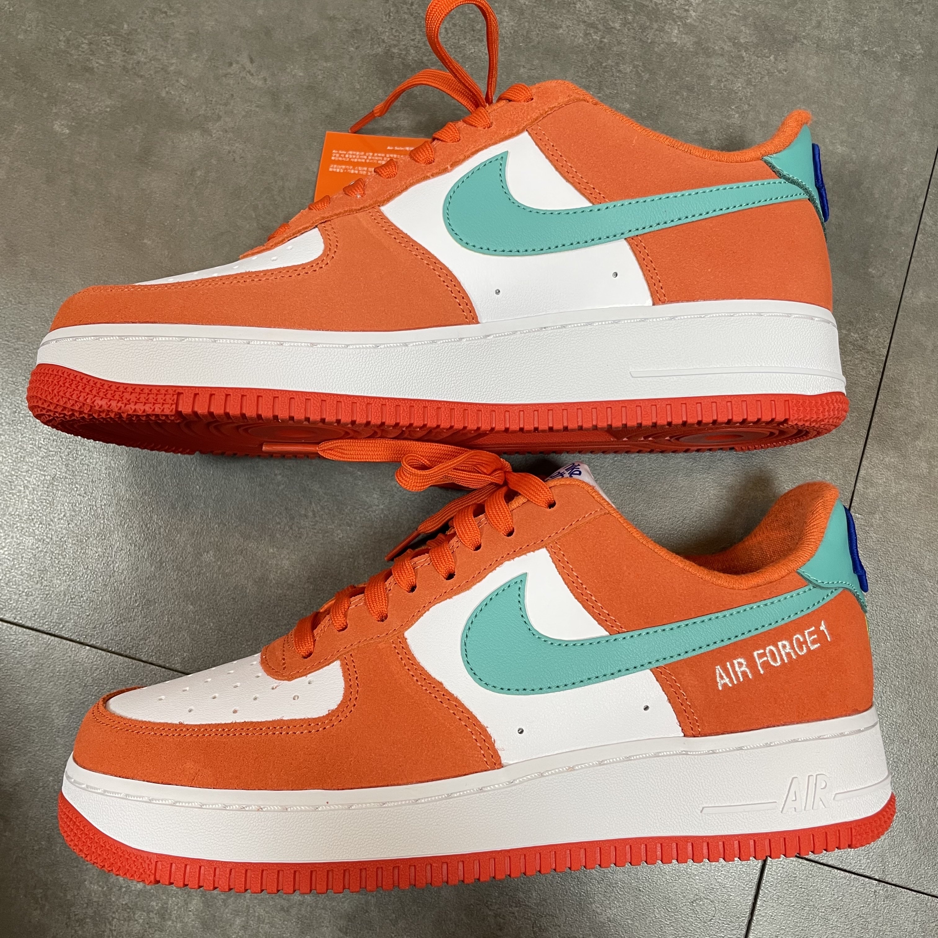 Nike Air Force 1 '07 LV8 Athletic Club Rush Orange Washed Teal 착용 스타일 - 3