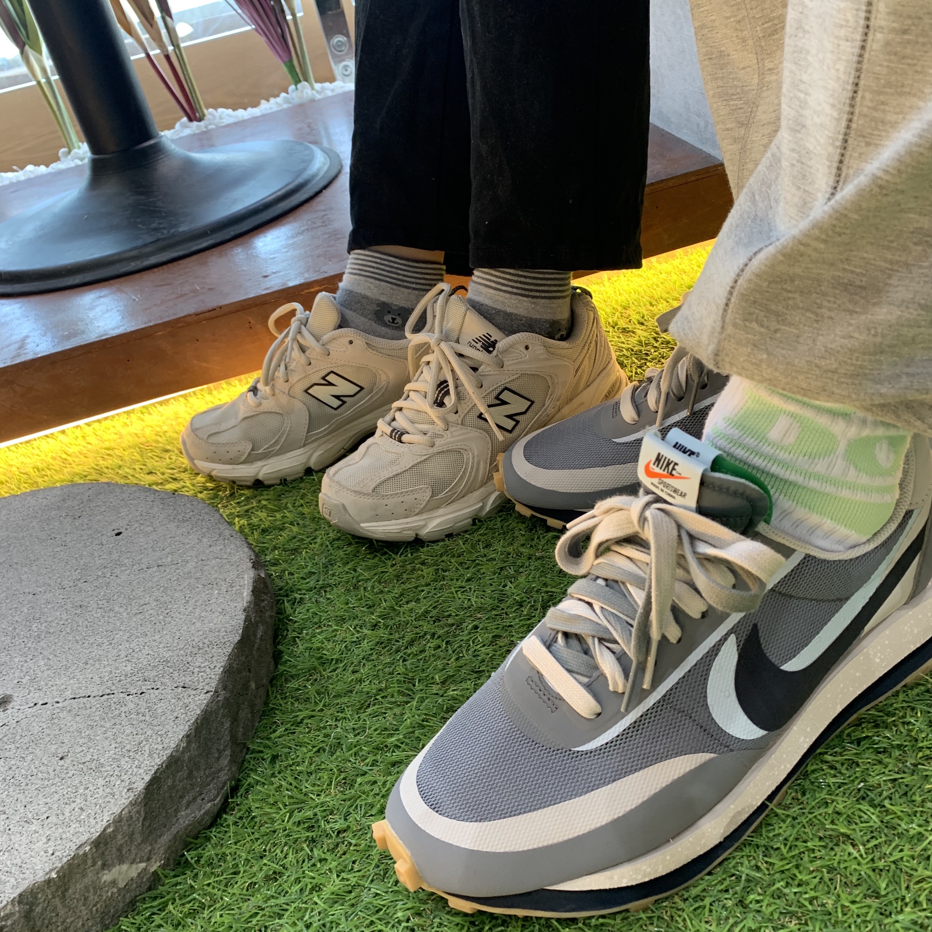 New Balance 530 Ivory, Nike x Sacai x Clot LDWaffle Cool Grey 착용 스타일 - 1