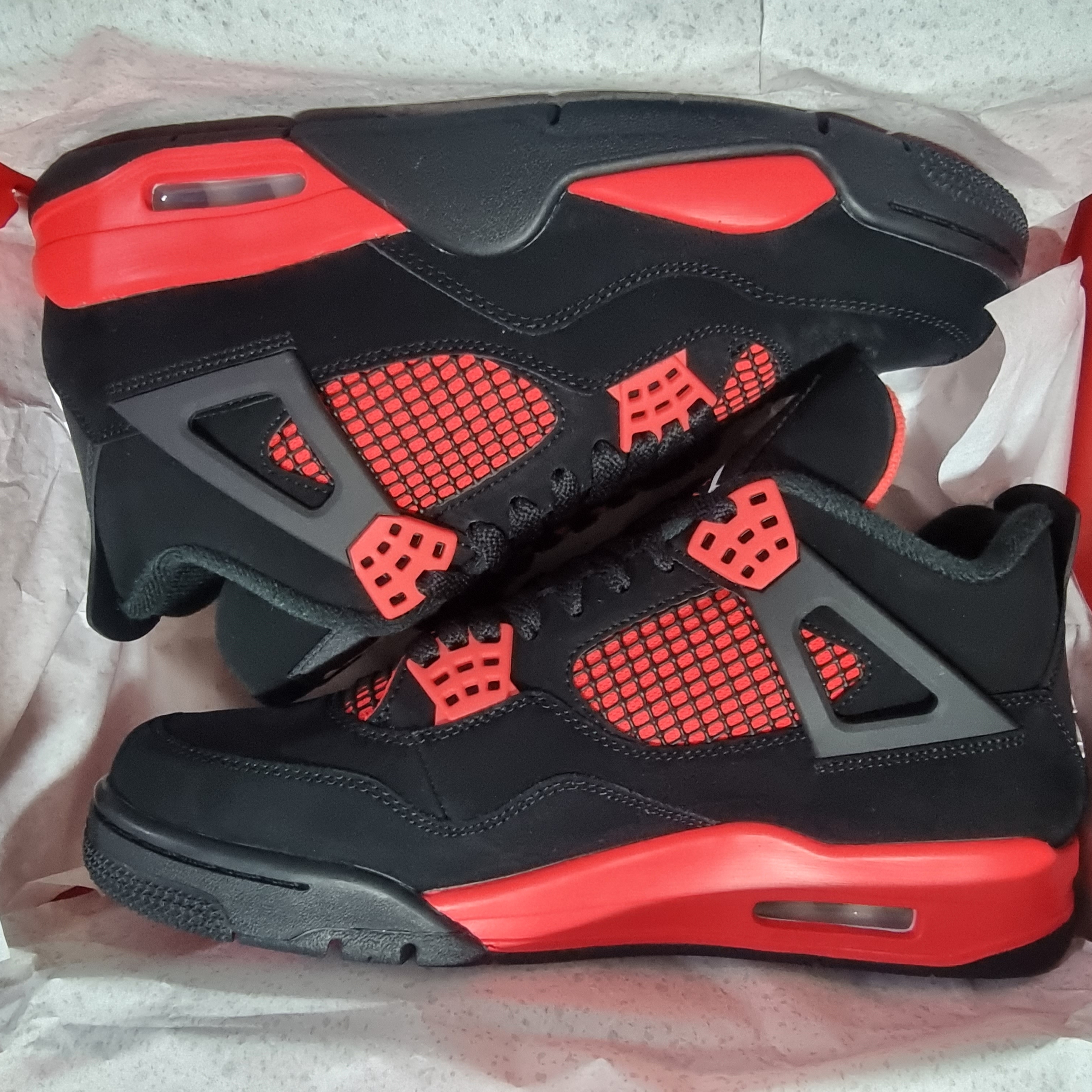 Jordan 4 Retro Crimson 착용 스타일 - 1