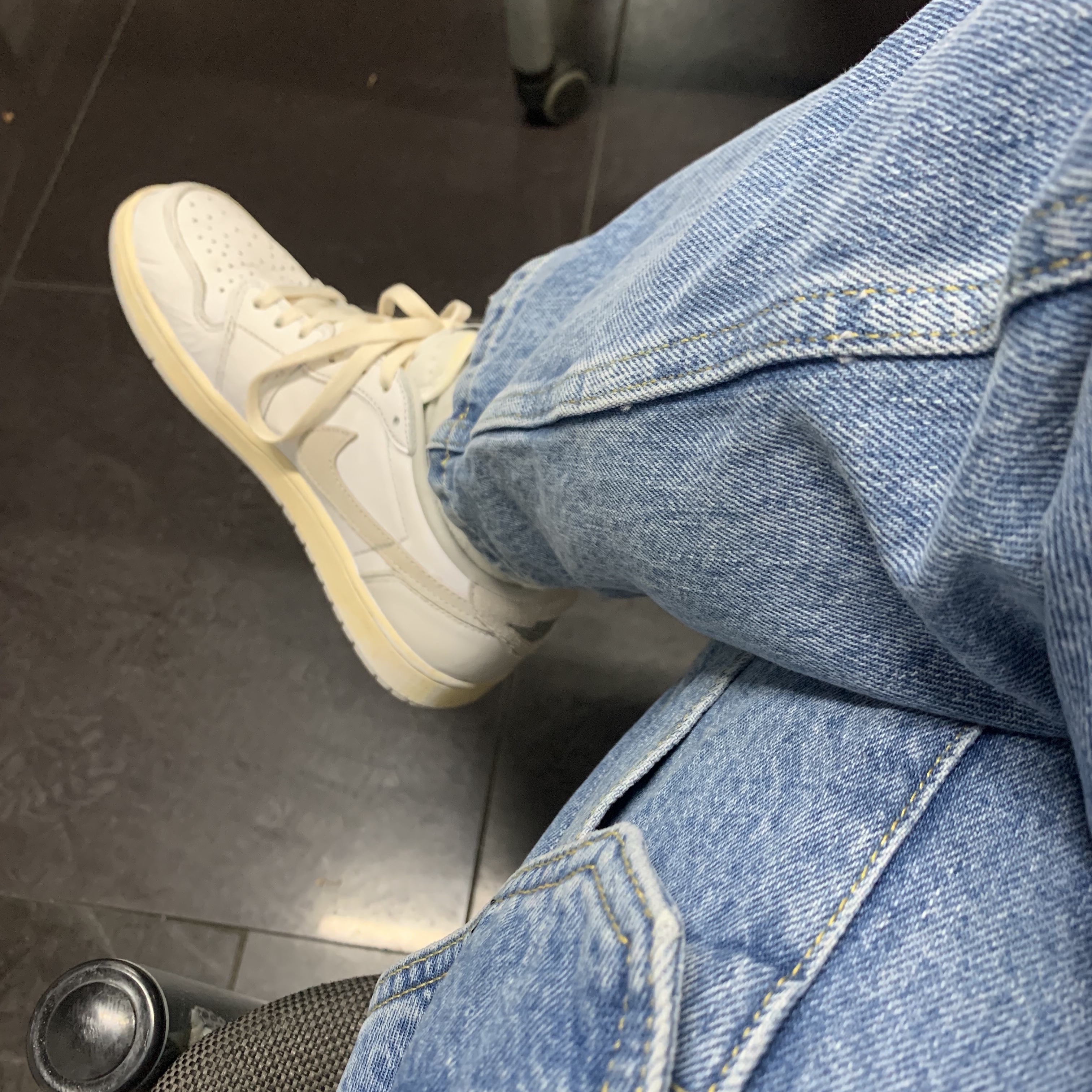 Jordan 1 Low OG Neutral Grey 착용 스타일 - 1