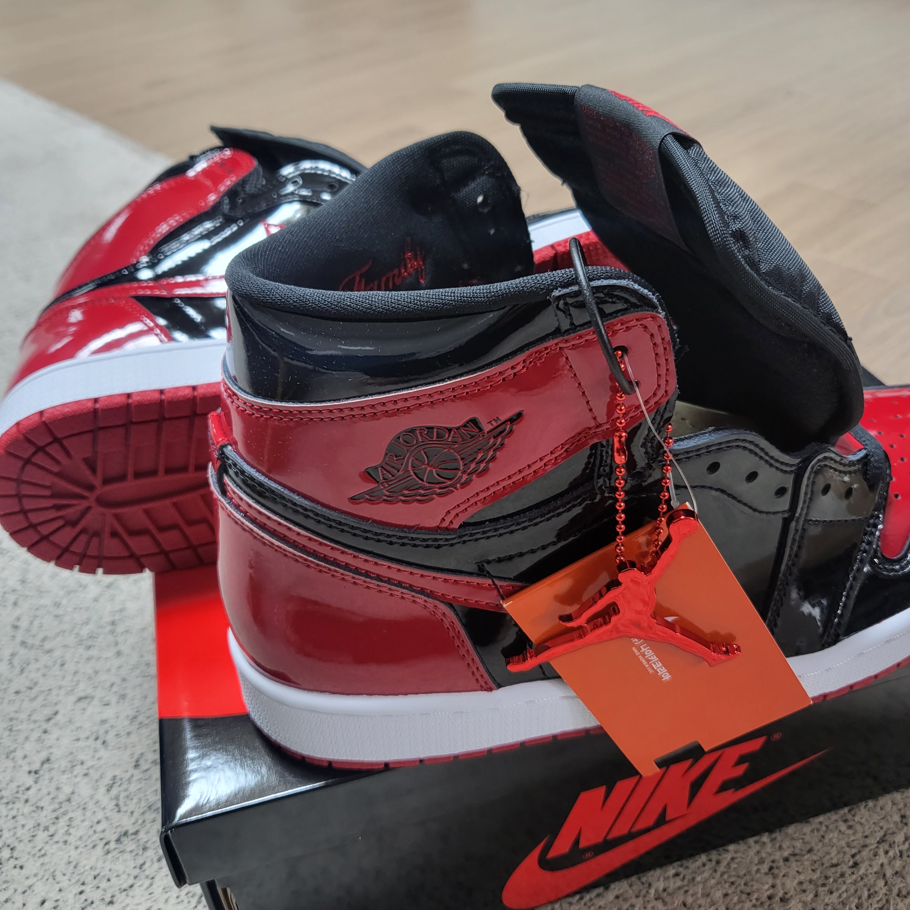 Jordan 1 Retro High OG Patent Bred 착용 스타일 - 4