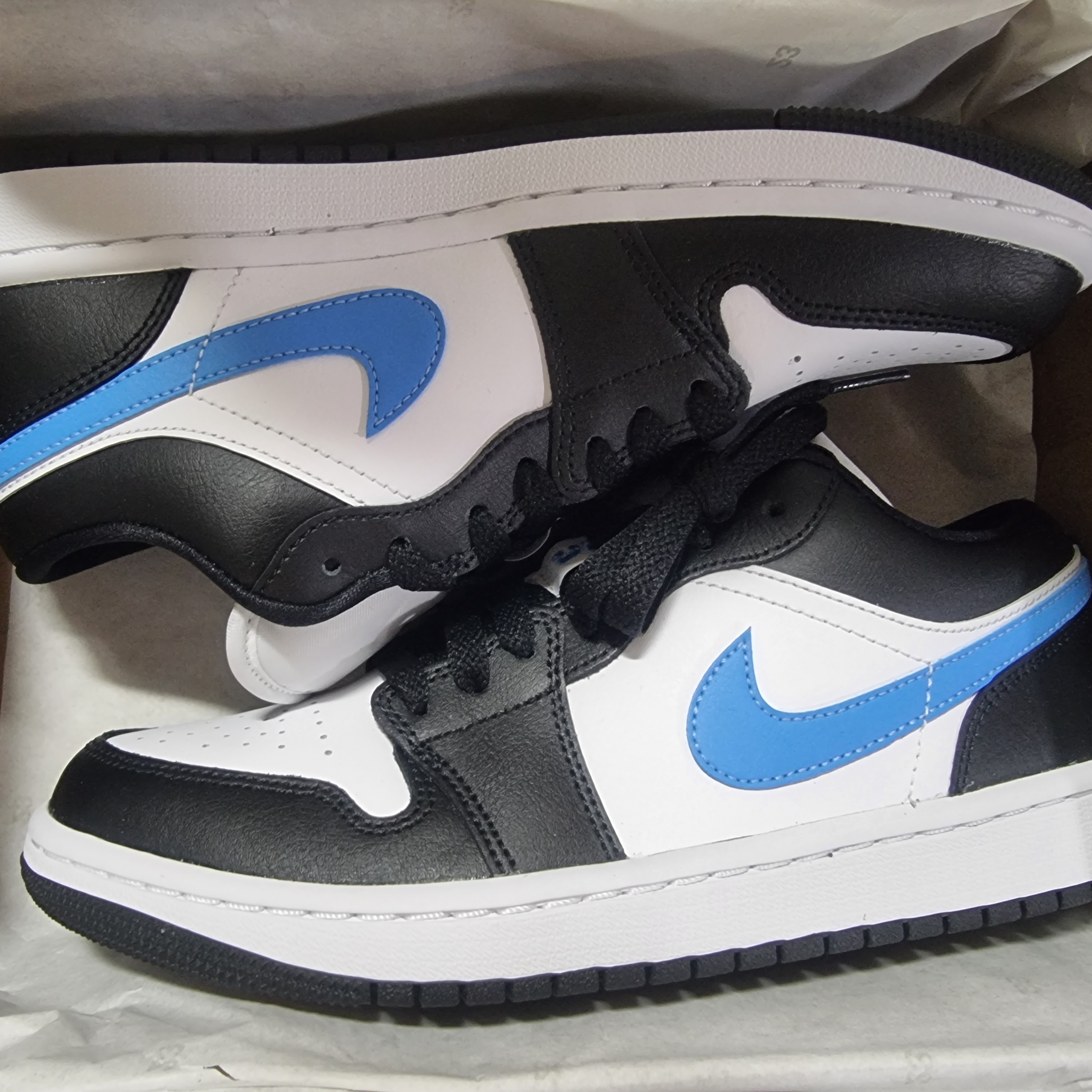 (W) Jordan 1 Low Black University Blue 착용 스타일 - 2