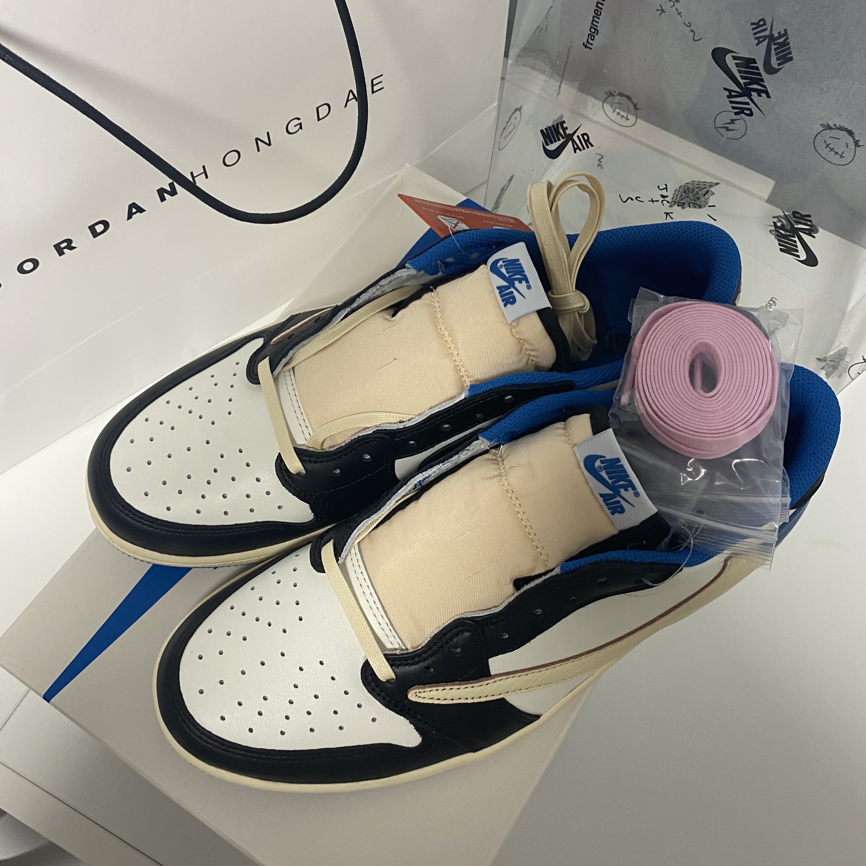 Jordan 1 x Travis Scott x Fragment Retro Low OG SP Military Blue 착용 스타일 - 5