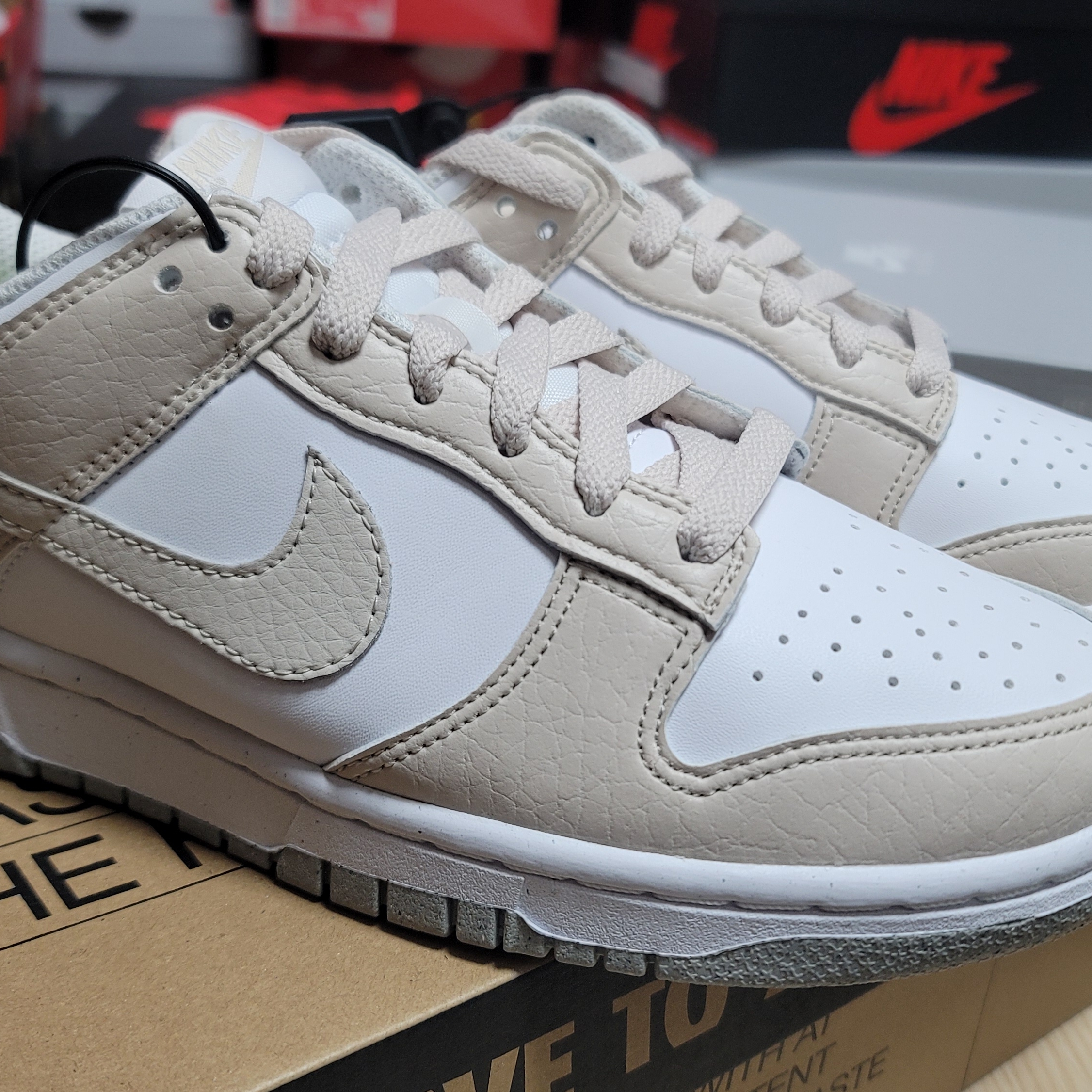(W) Nike Dunk Low Next Nature Light Orewood Brown 착용 스타일 - 2