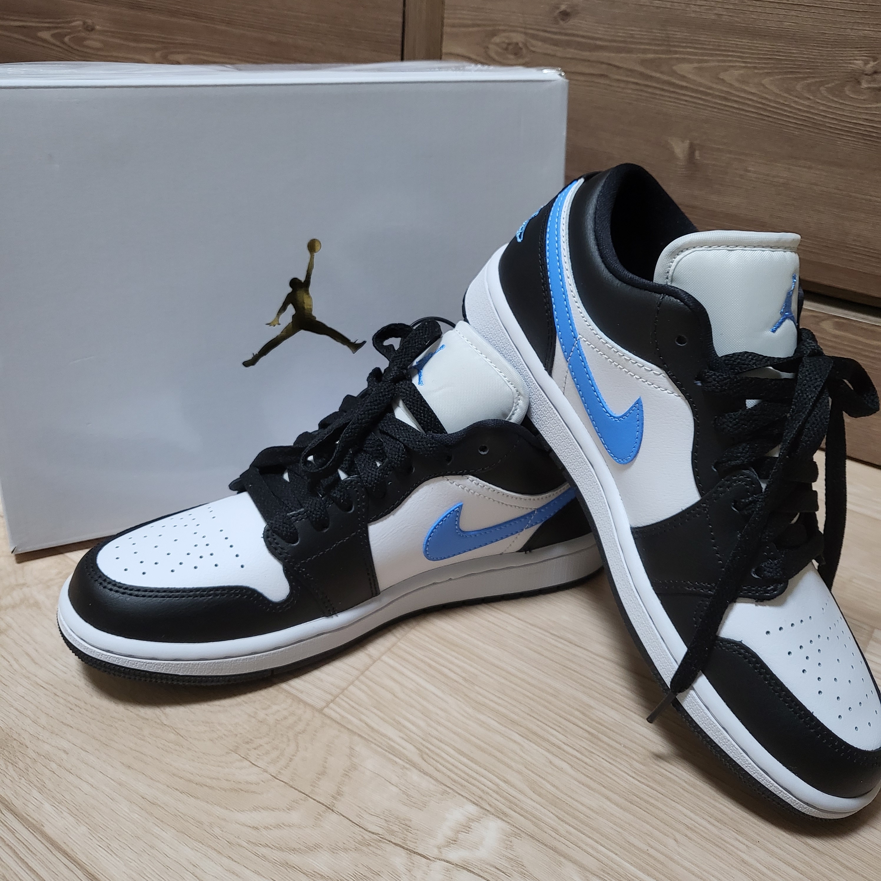 (W) Jordan 1 Low Black University Blue 착용 스타일 - 1