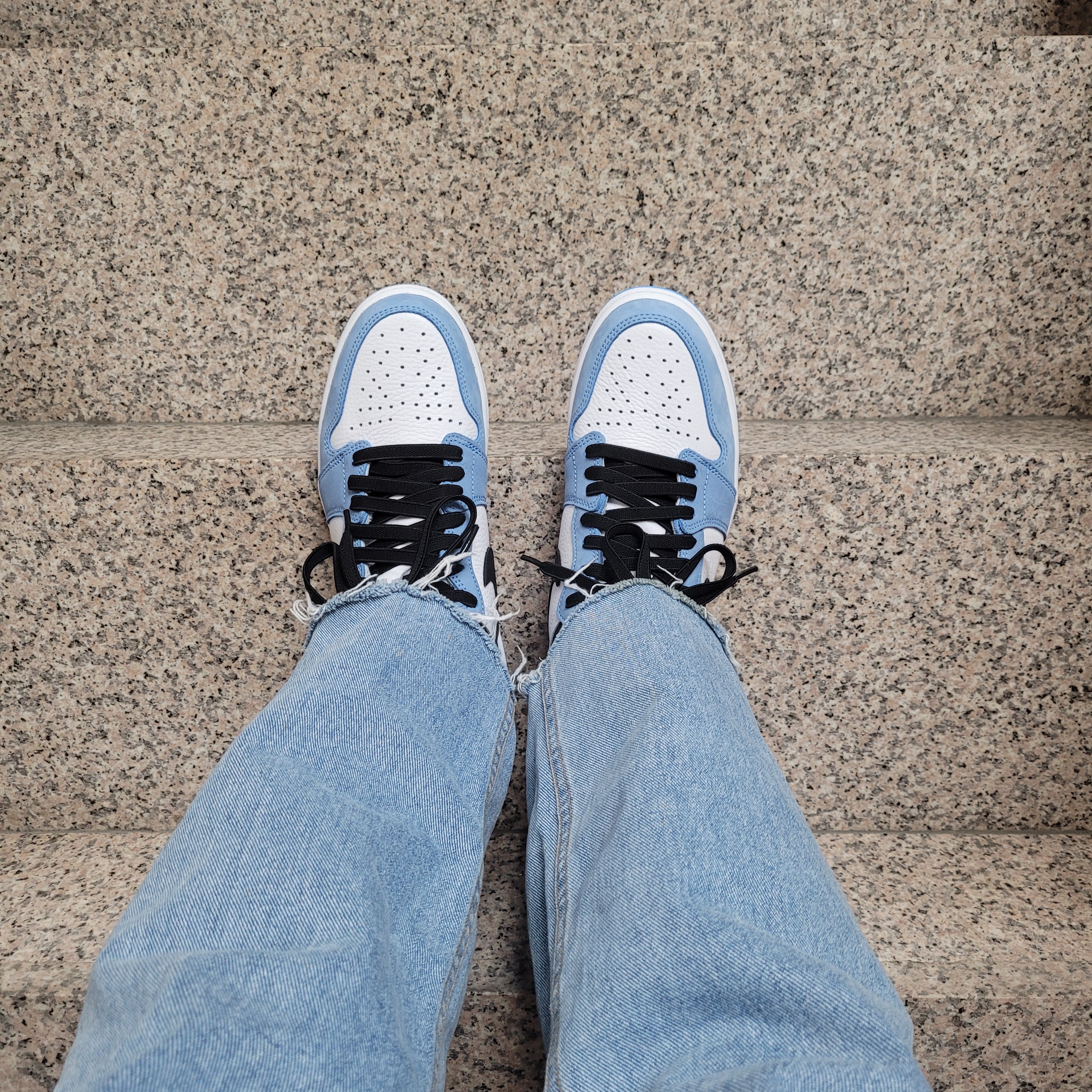 Jordan 1 Retro High OG University Blue 착용 스타일