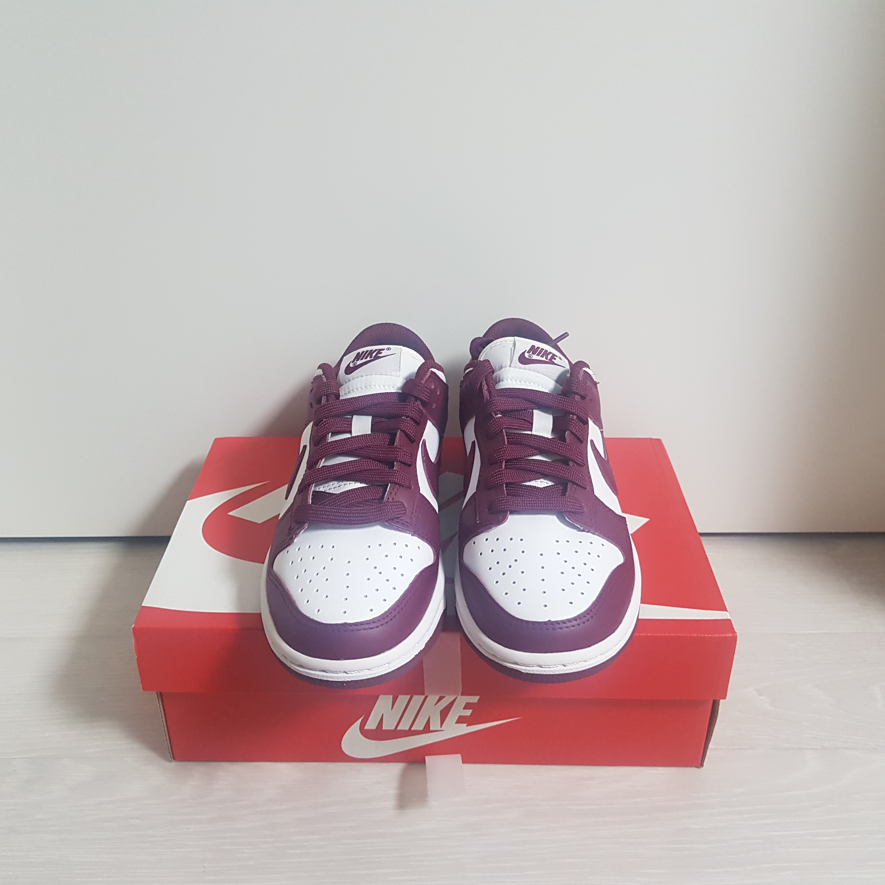 (W) Nike Dunk Low Bordeaux 착용 스타일 - 1