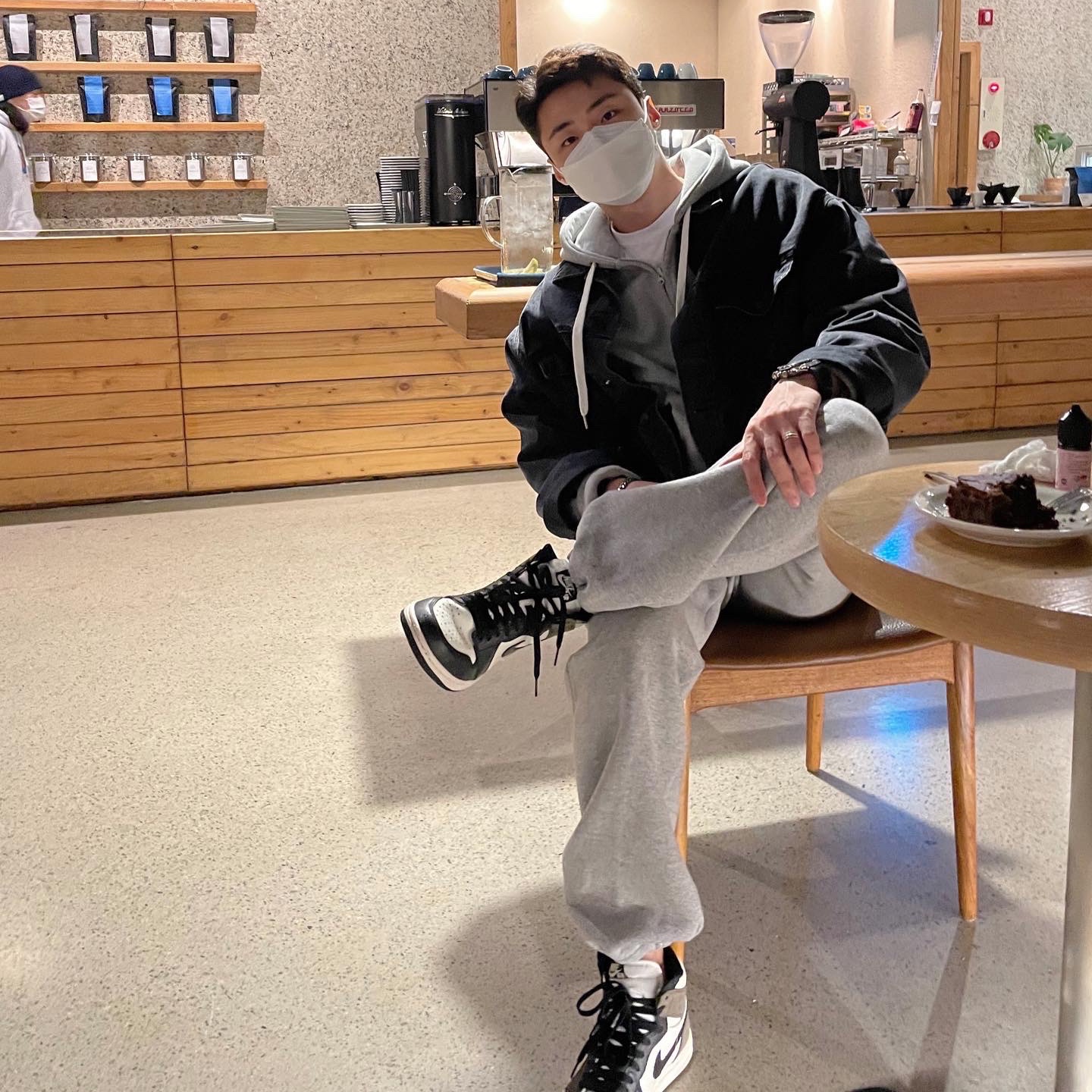 Jordan 1 Retro High OG Black Mocha 착용 스타일