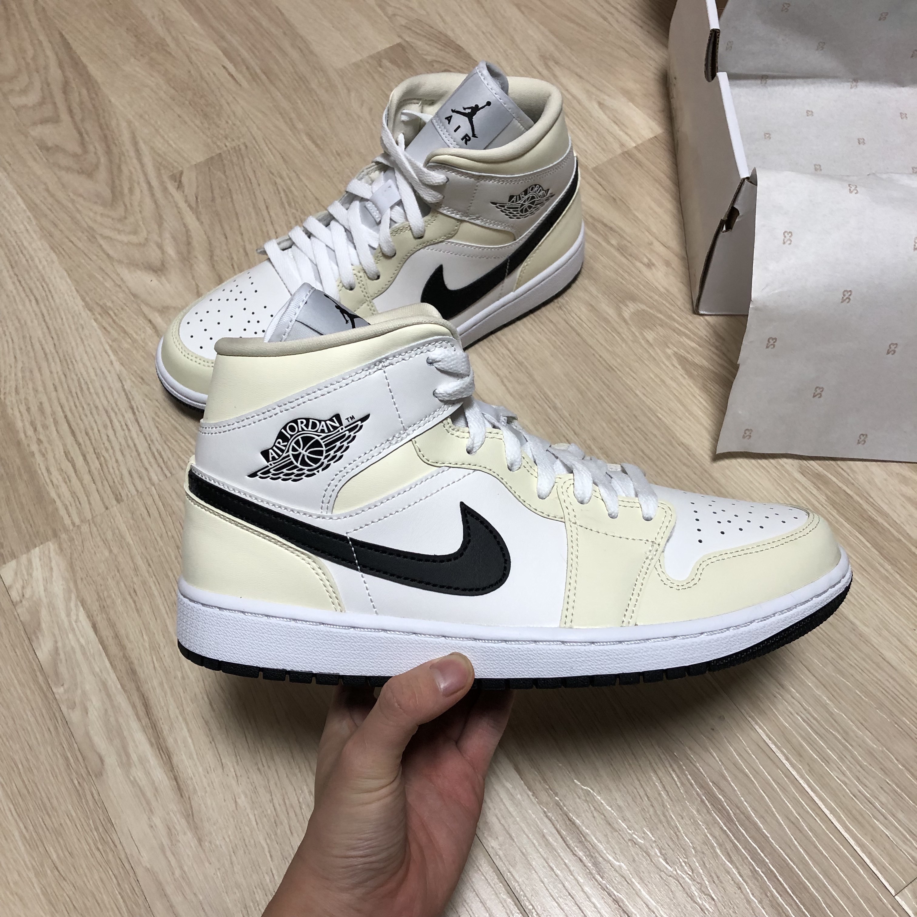 (W) Jordan 1 Mid Coconut Milk 착용 스타일