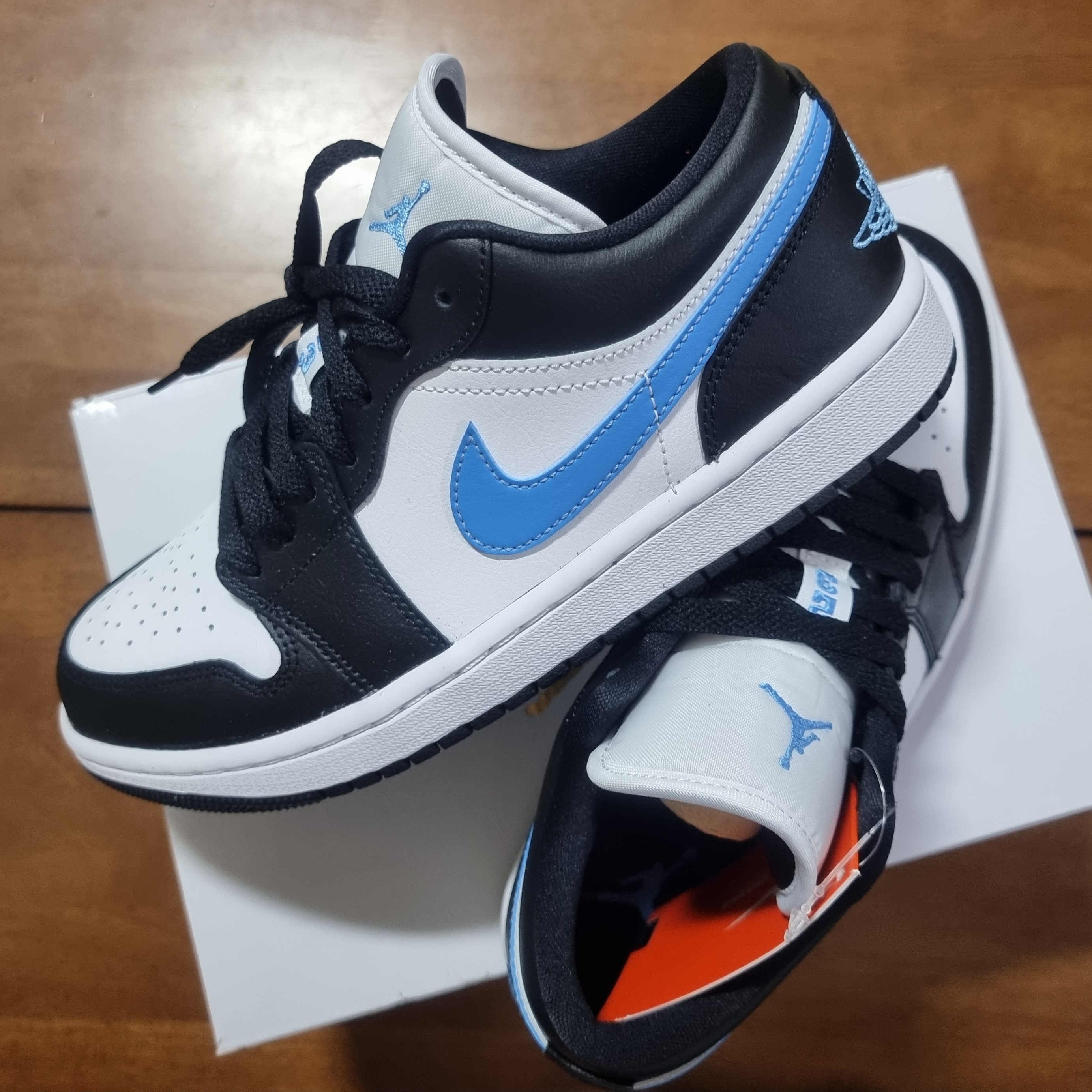 (W) Jordan 1 Low Black University Blue 착용 스타일 - 4