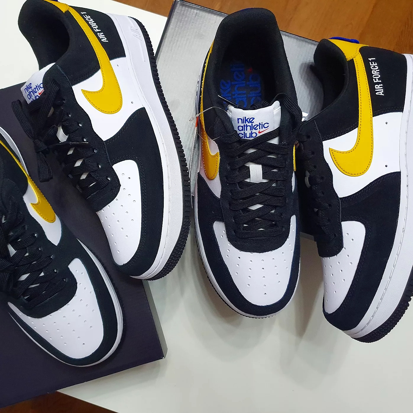 Nike Air Force 1 '07 LV8 Athletic Club Black Dark Sulfur 착용 스타일 - 2