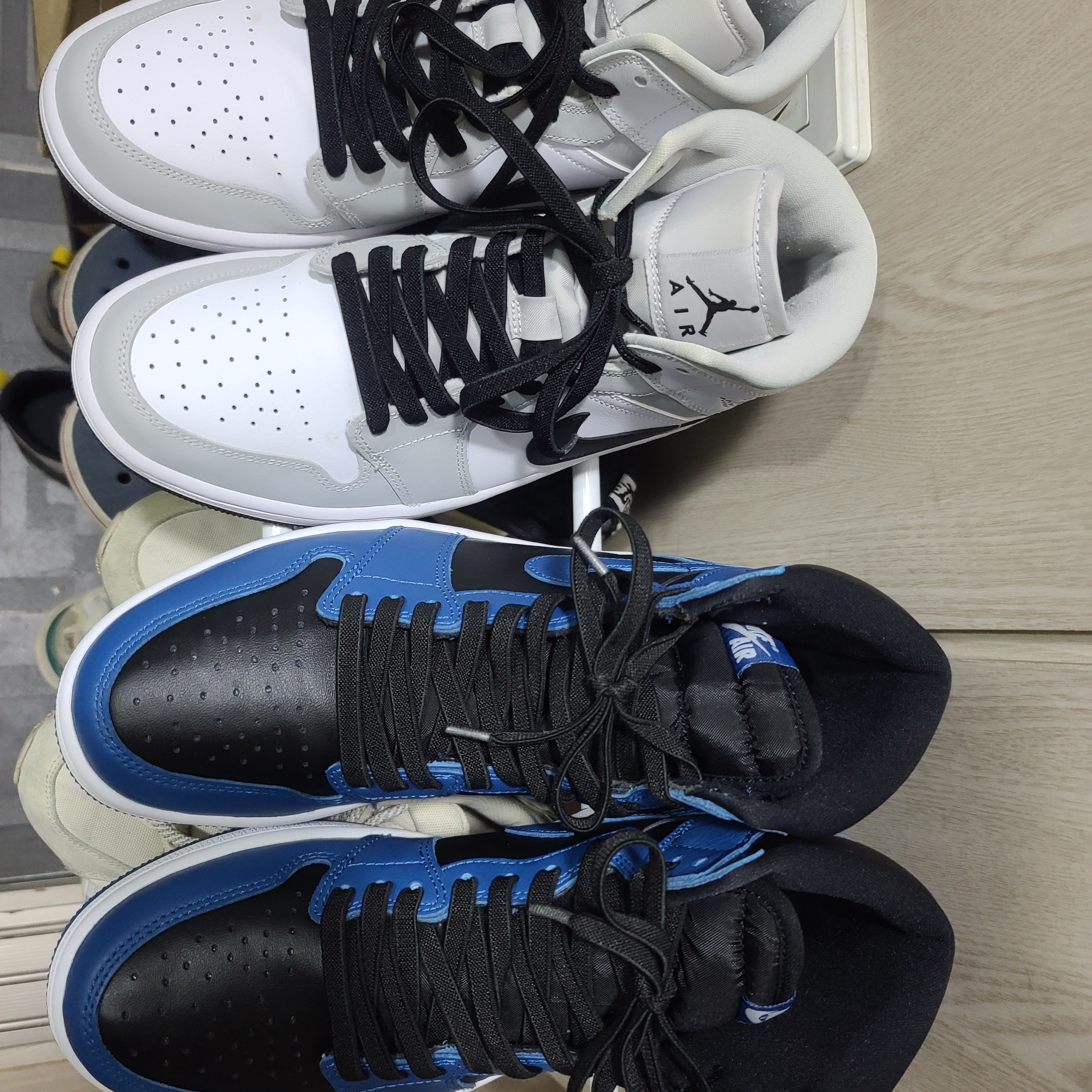 Jordan 1 Retro High OG Dark Marina Blue, (W) Jordan 1 Mid Grey Fog 착용 스타일