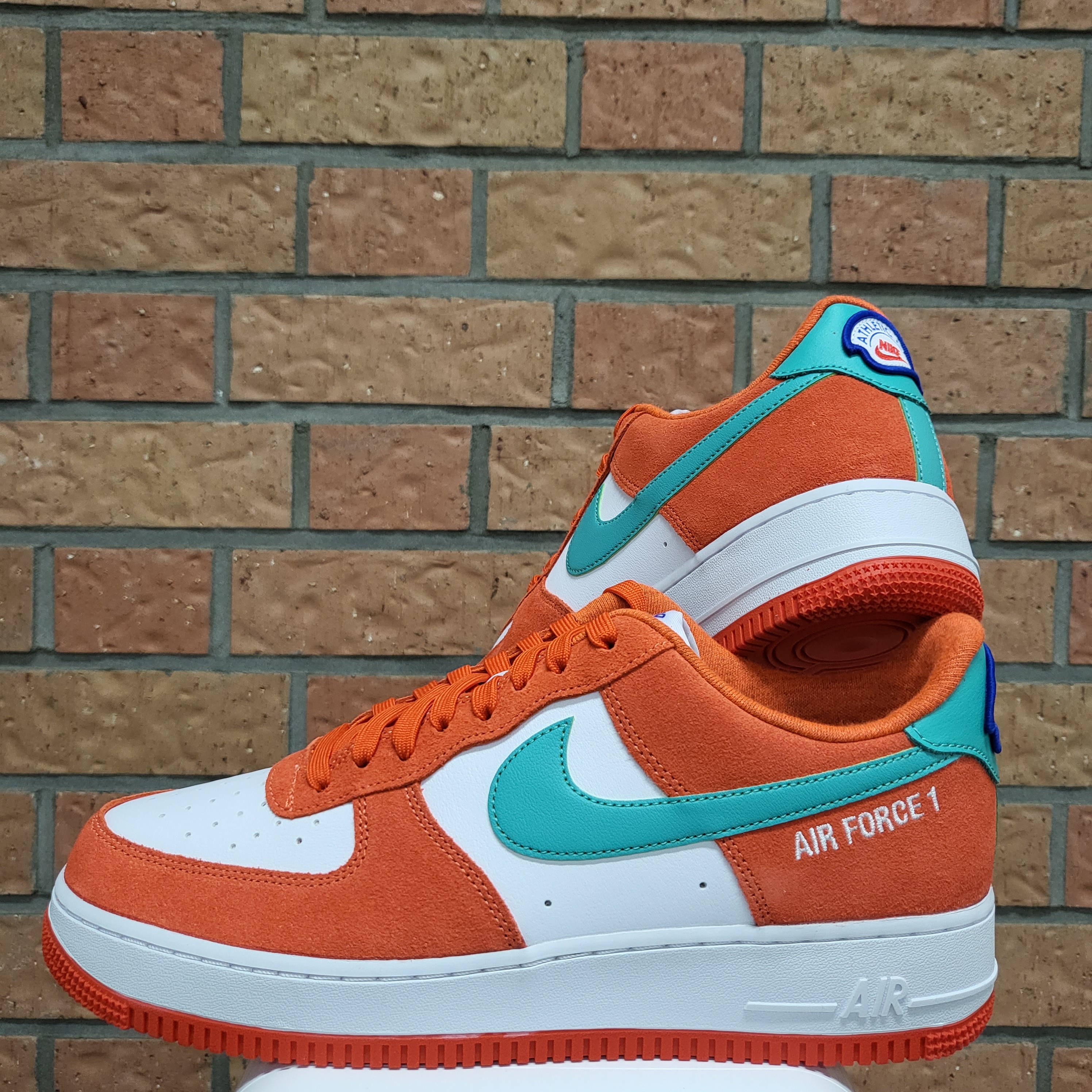 Nike Air Force 1 '07 LV8 Athletic Club Rush Orange Washed Teal 착용 스타일