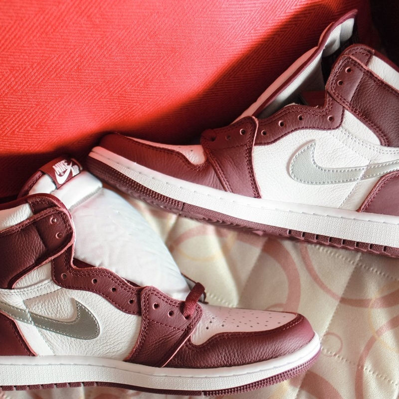 Jordan 1 Retro High OG Bordeaux 착용 스타일 - 1