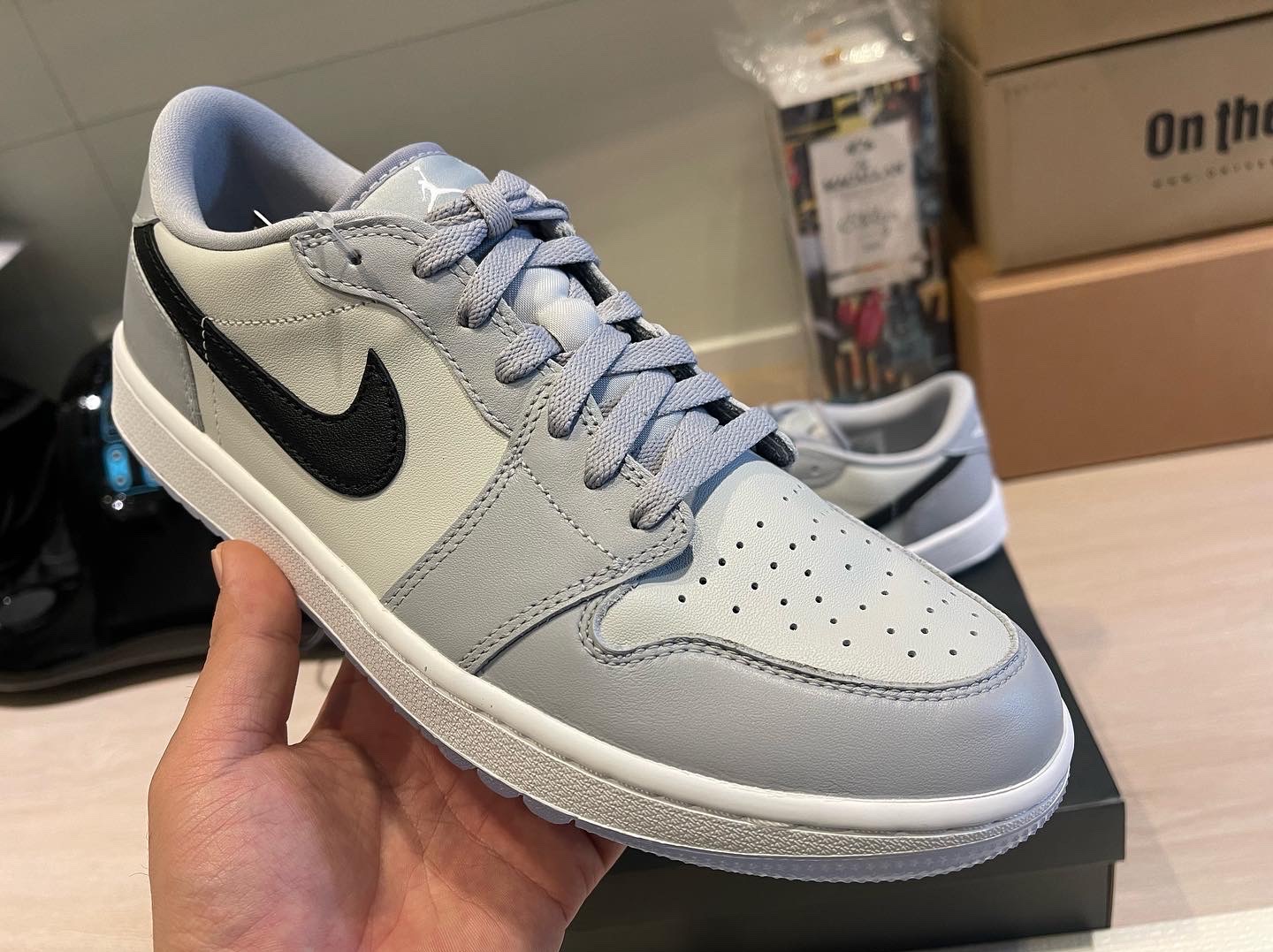 Jordan 1 Low Golf Wolf Grey 착용 스타일 - 2