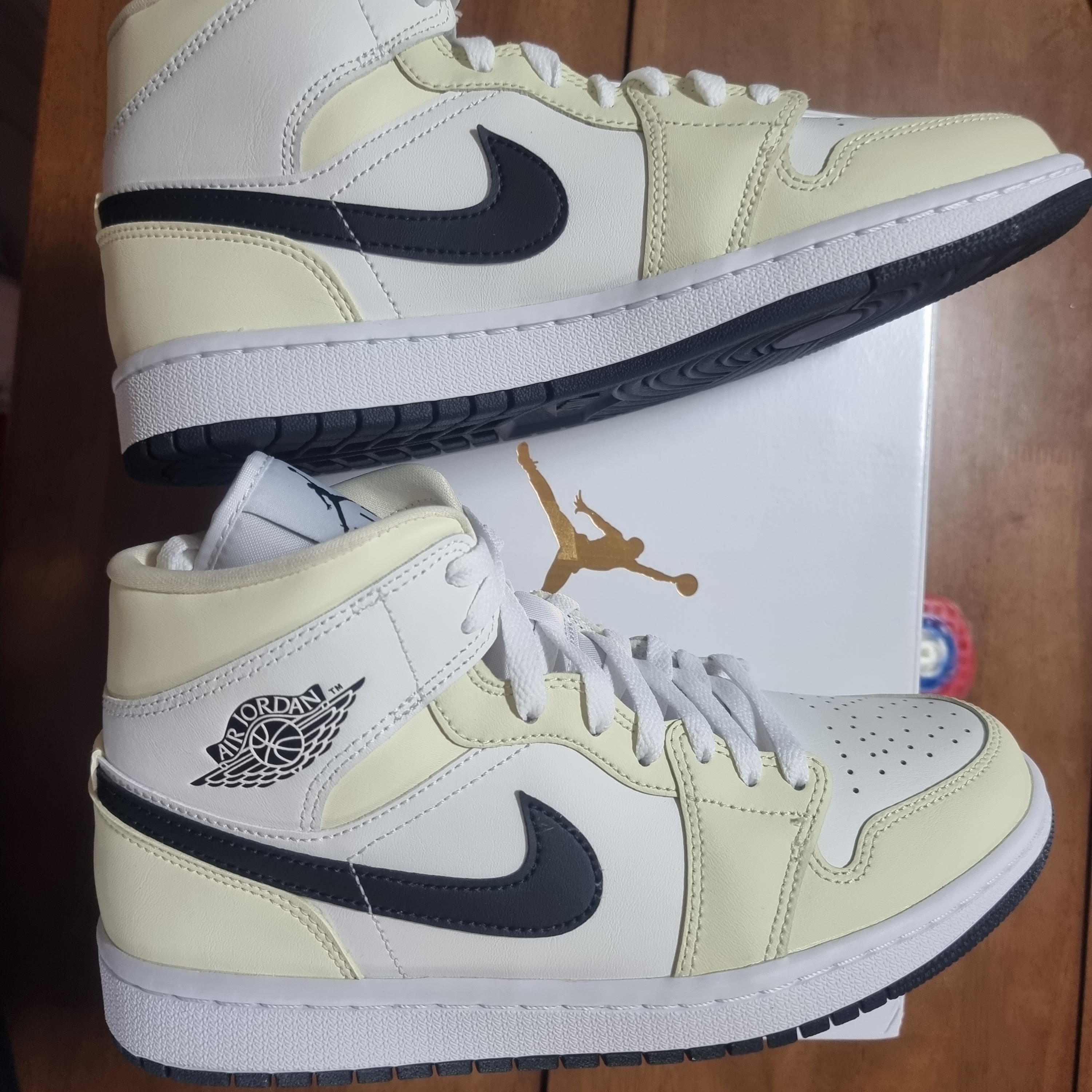 (W) Jordan 1 Mid Coconut Milk 착용 스타일 - 3