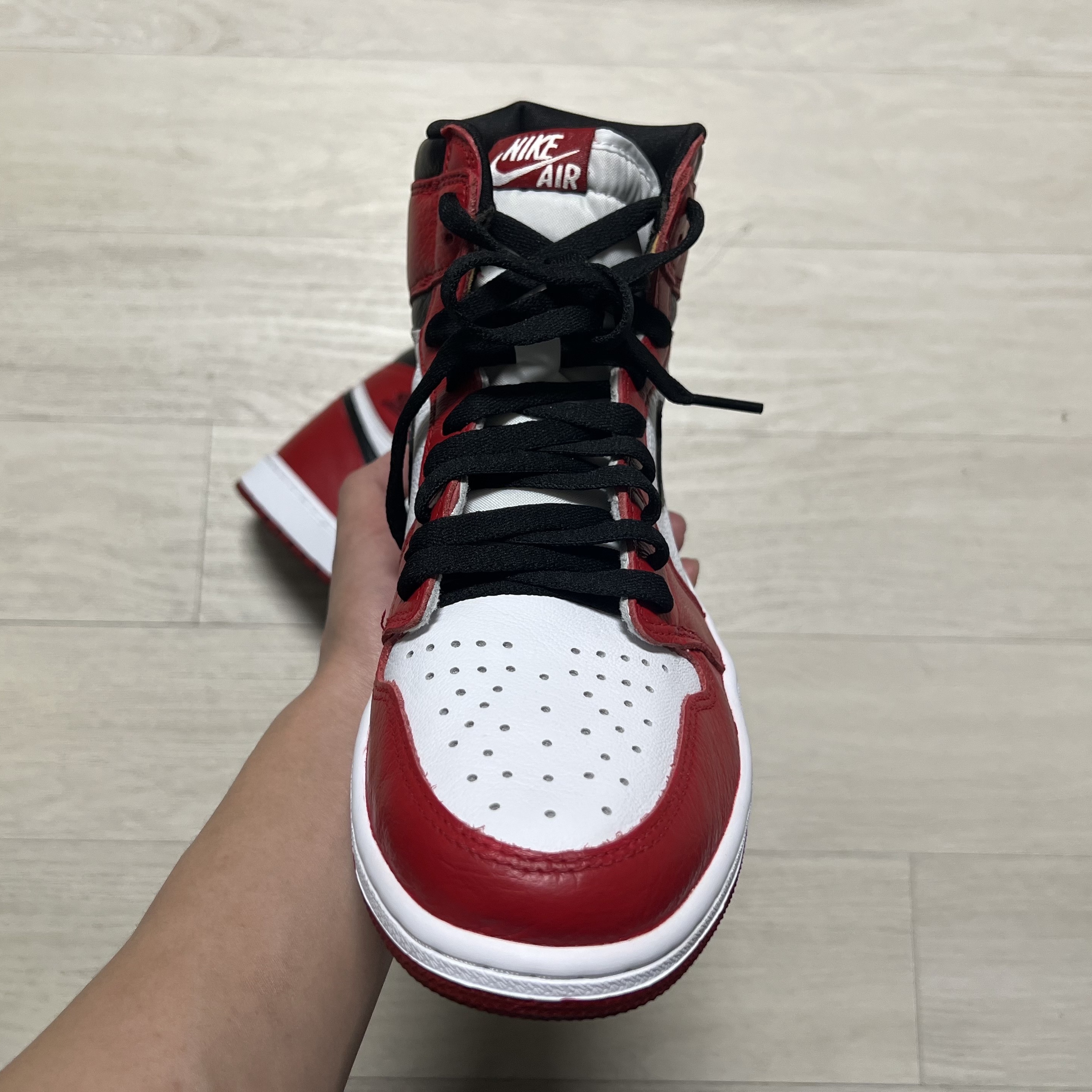 Jordan 1 Retro High OG Chicago 2015, Jordan 1 Retro High OG Light Fusion Red 착용 스타일 - 2