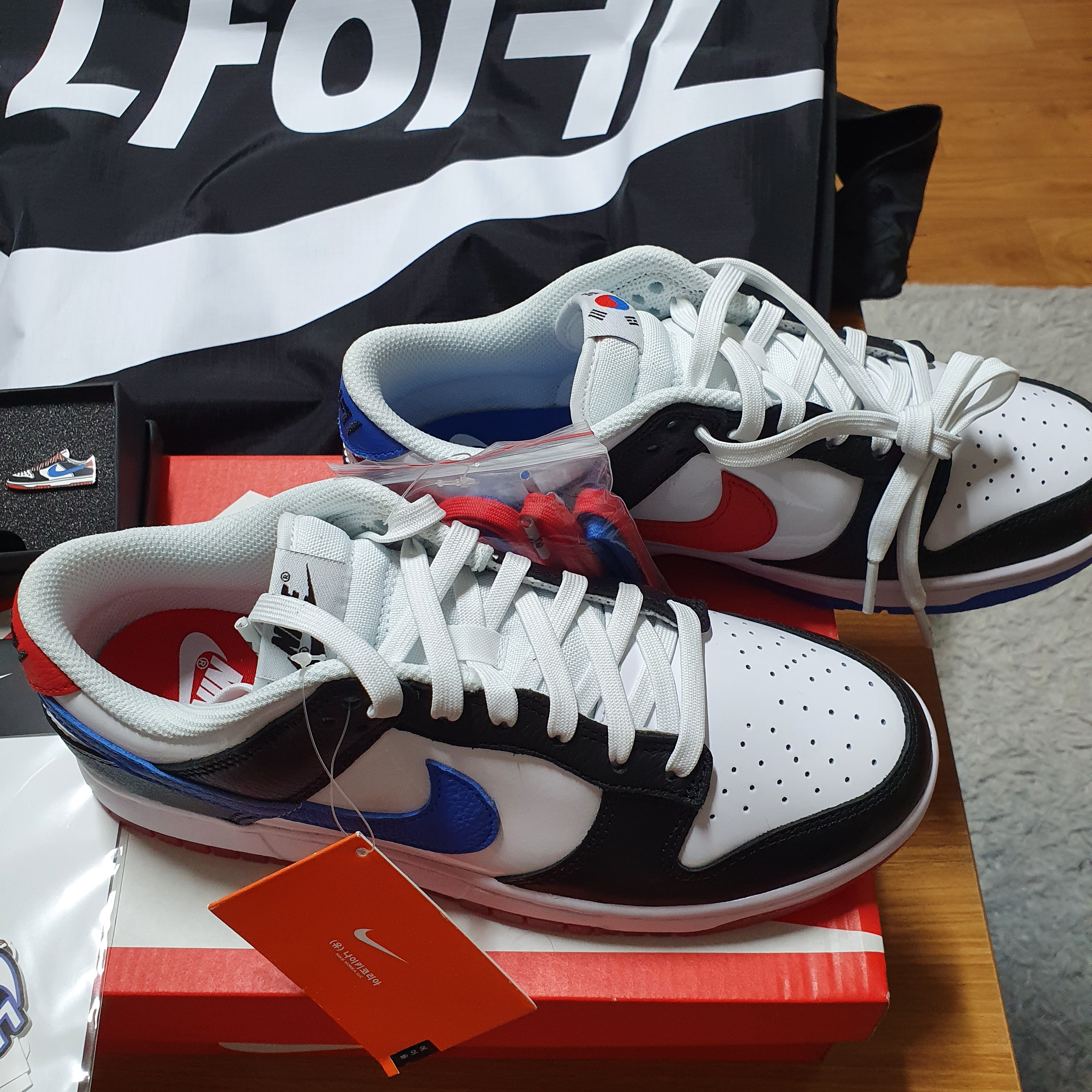 Nike Dunk Low SE Seoul (With Special Gift) 착용 스타일 - 3