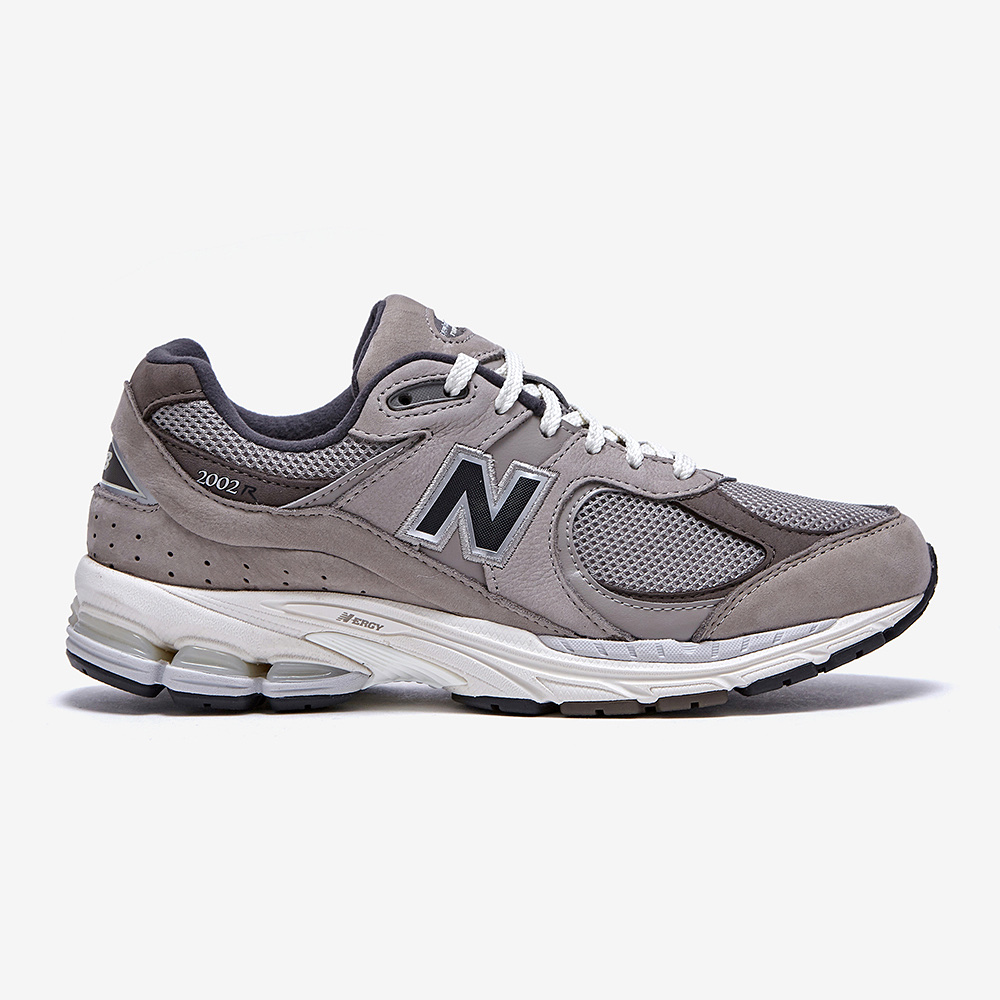 New Balance 2002 Warm Alpaca 착용 스타일 - 2