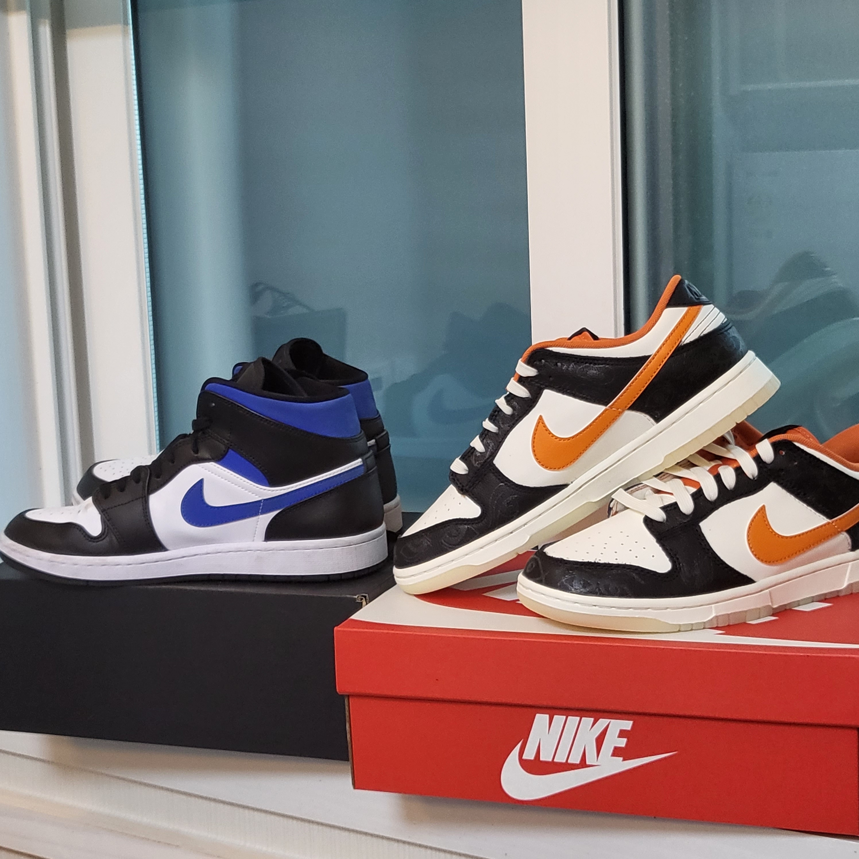 Jordan 1 Mid Racer Blue, Nike Dunk Low Retro PRM Halloween 착용 스타일