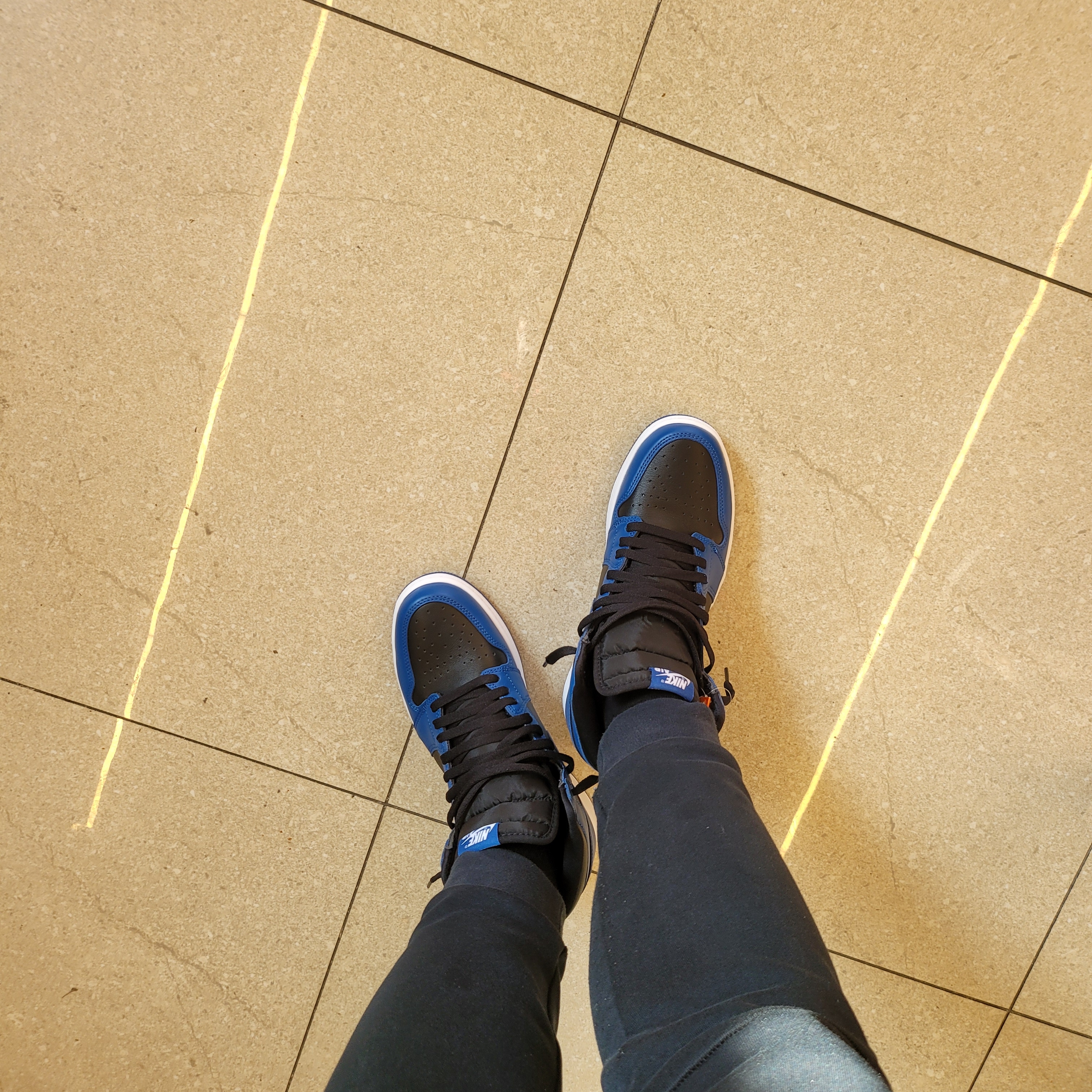 Jordan 1 Retro High OG Dark Marina Blue 착용 스타일 - 1