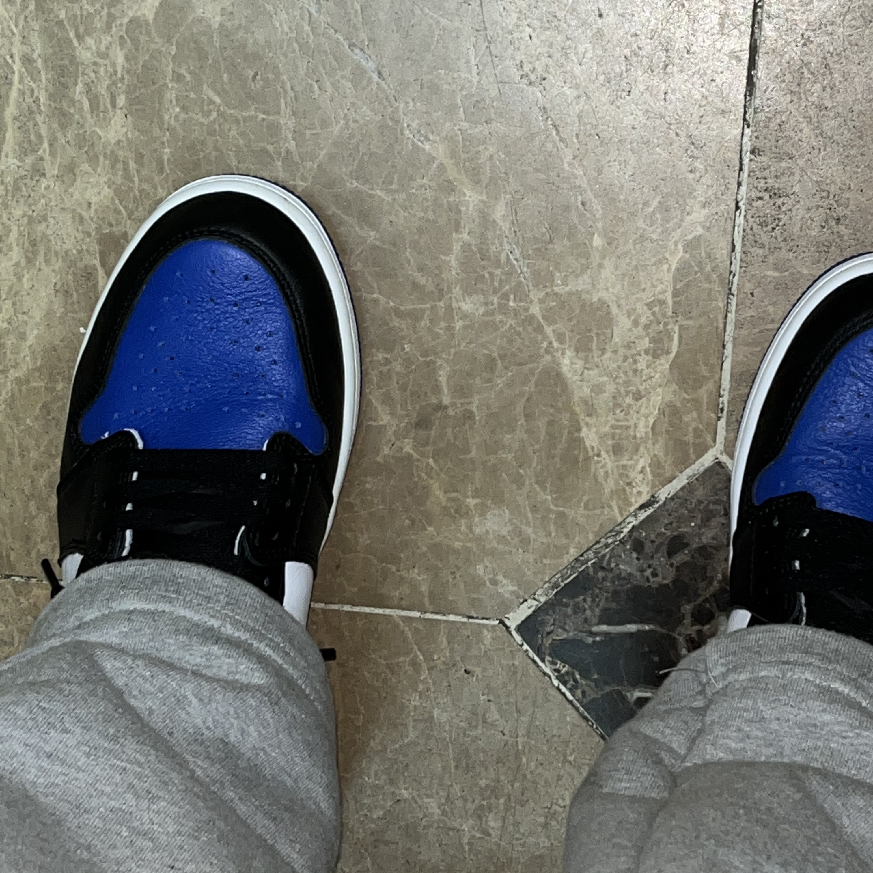 Jordan 1 Retro High OG Royal Toe 착용 스타일 - 2