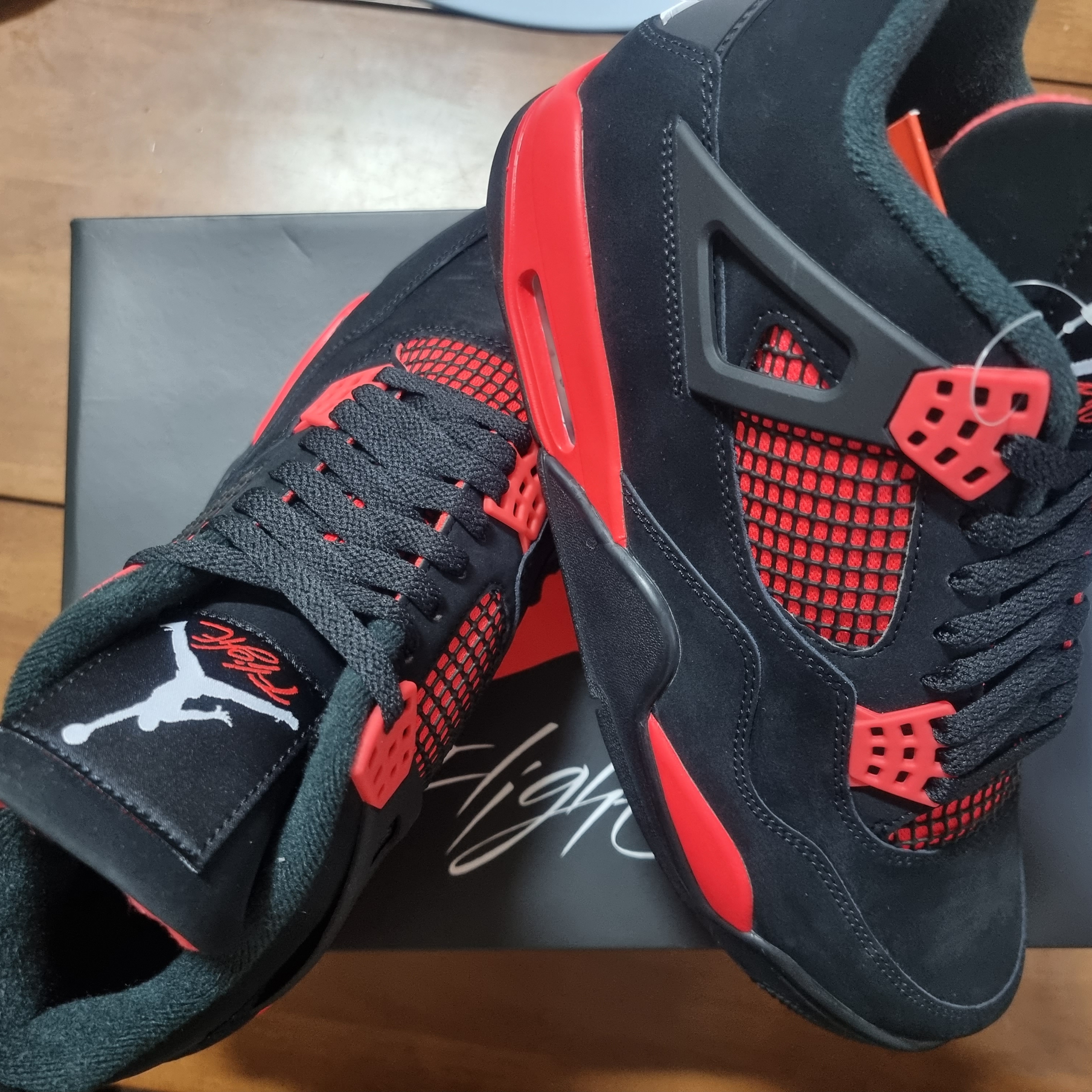 Jordan 4 Retro Crimson 착용 스타일 - 2