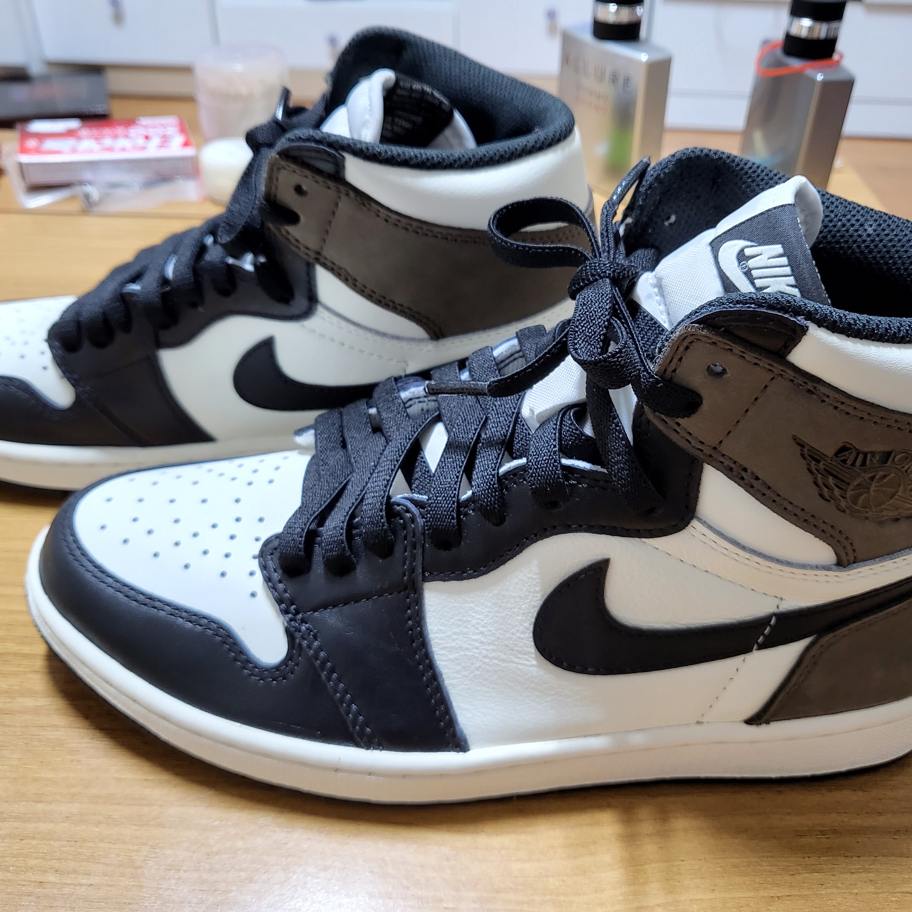 Jordan 1 Retro High OG Black Mocha, (GS) Jordan 1 Retro High OG Black Mocha 착용 스타일 - 2