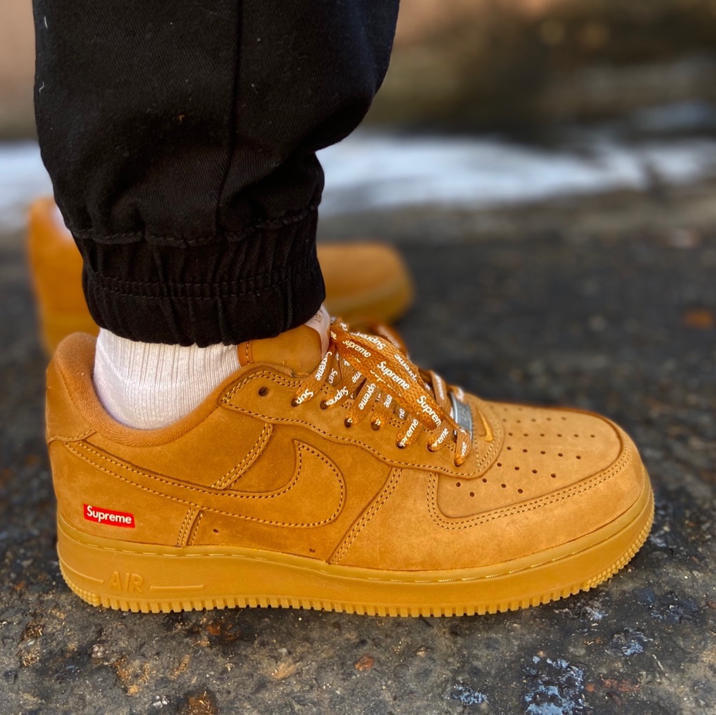 Nike x Supreme Air Force 1 Low Flax 착용 스타일