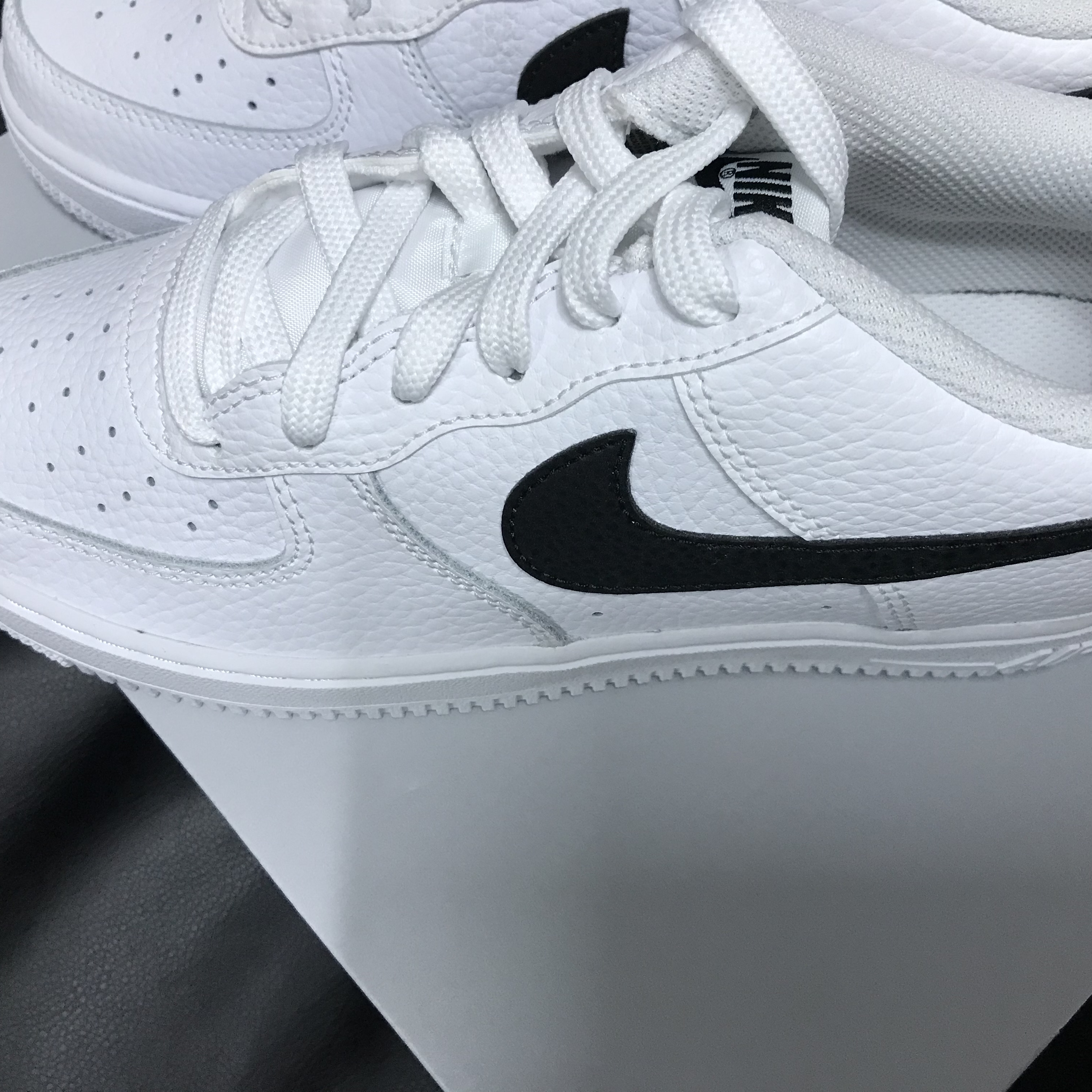 (GS) Nike Air Force 1 White Black 착용 스타일 - 5