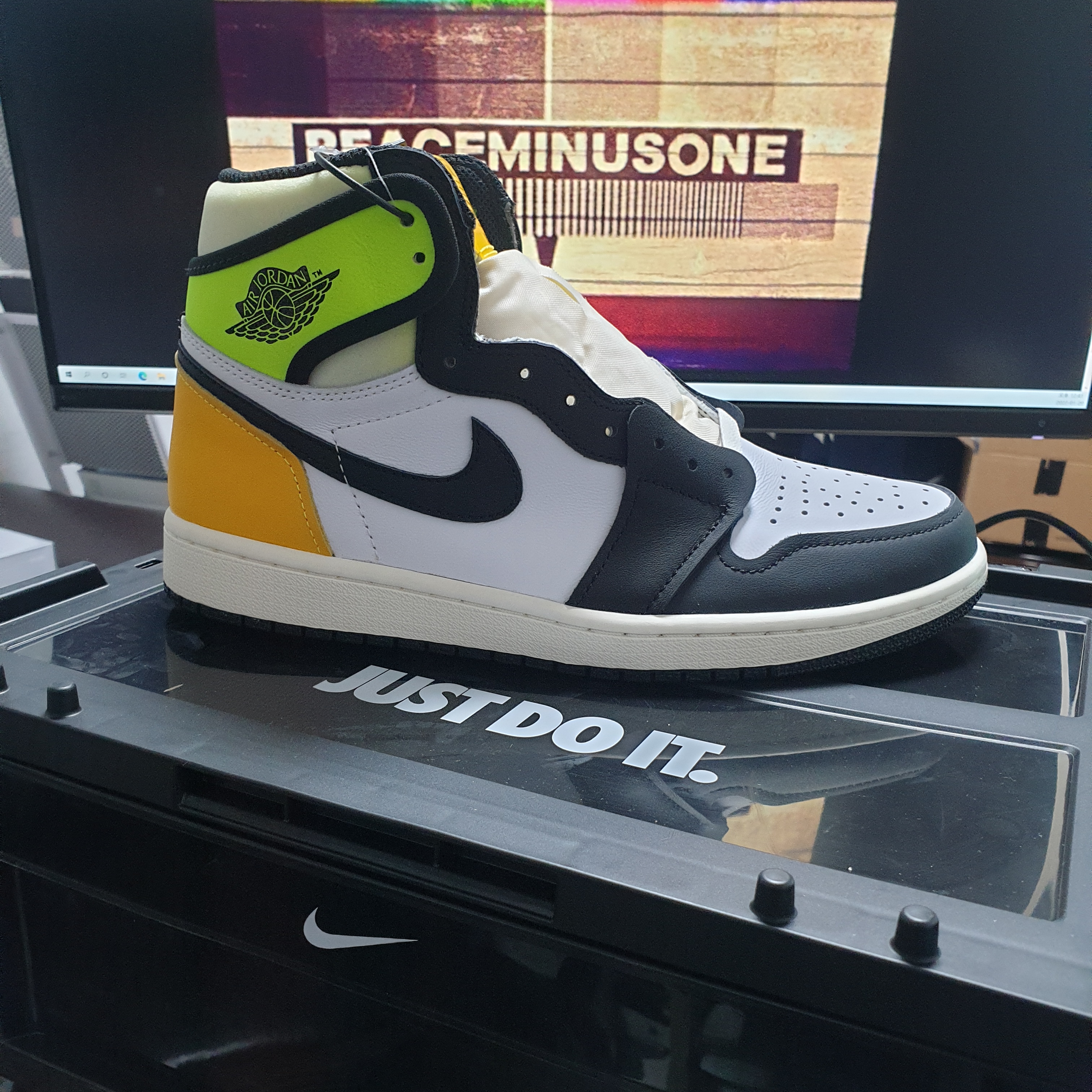 Jordan 1 Retro High OG Volt Gold 착용 스타일