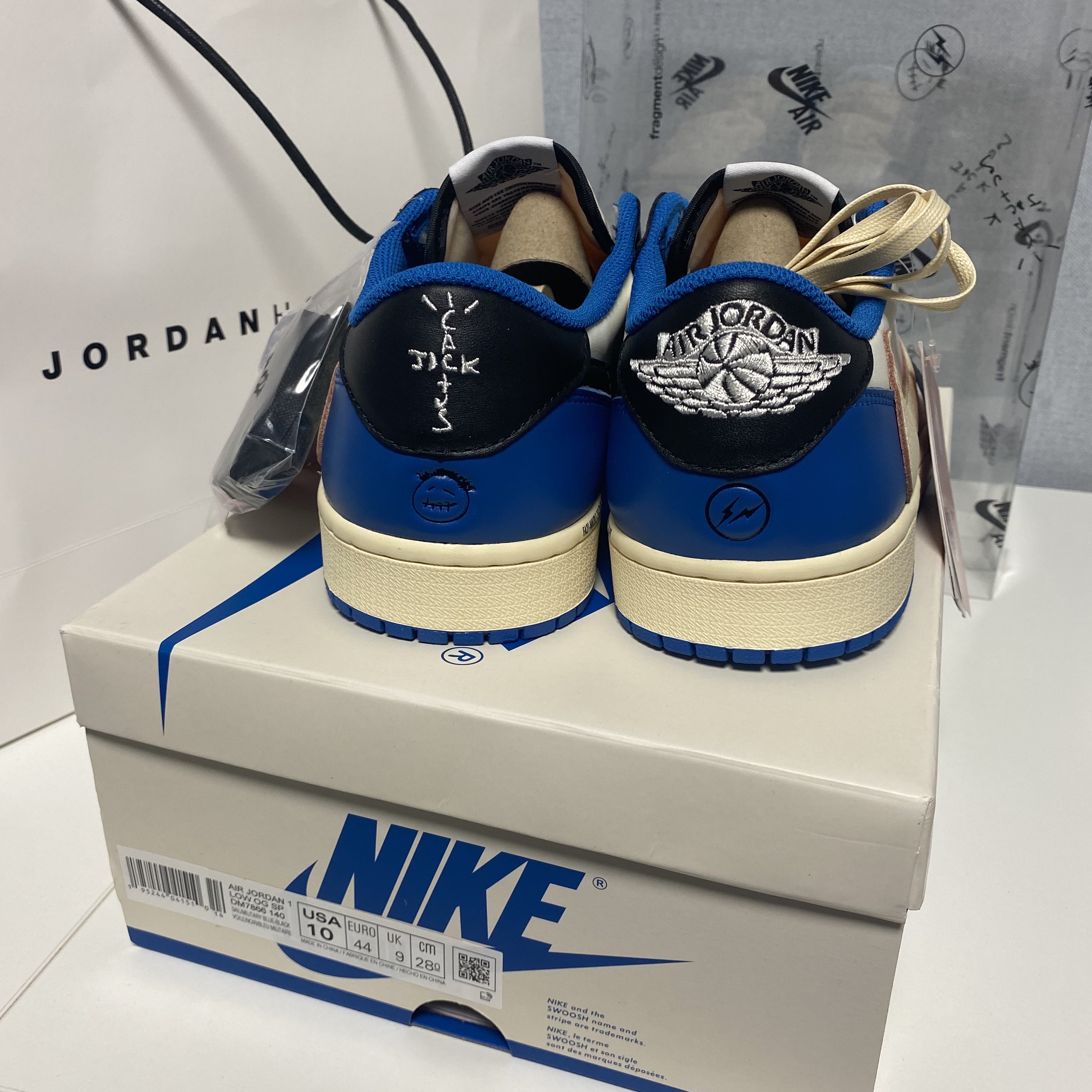 Jordan 1 x Travis Scott x Fragment Retro Low OG SP Military Blue 착용 스타일 - 3
