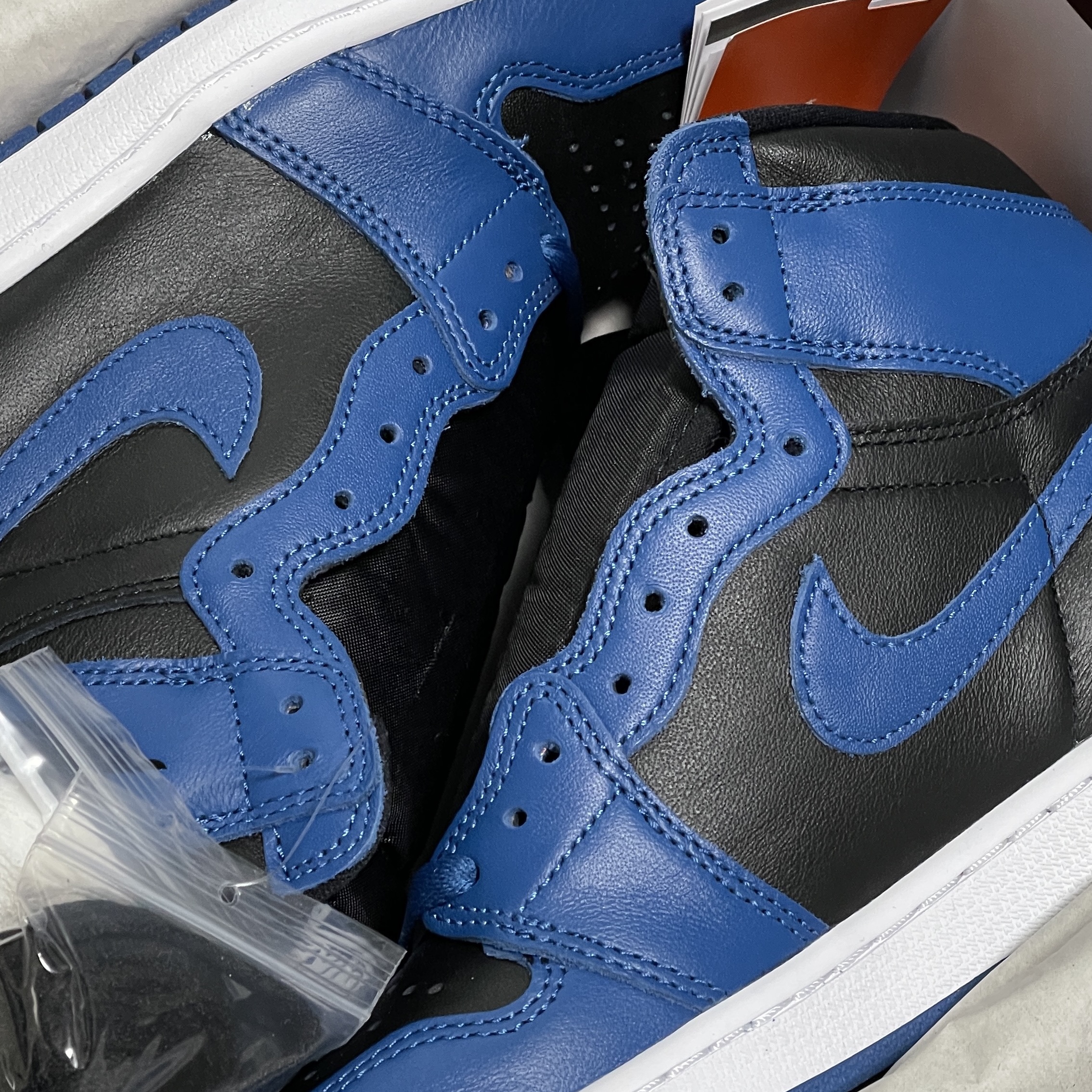 Jordan 1 Retro High OG Dark Marina Blue 착용 스타일 - 1