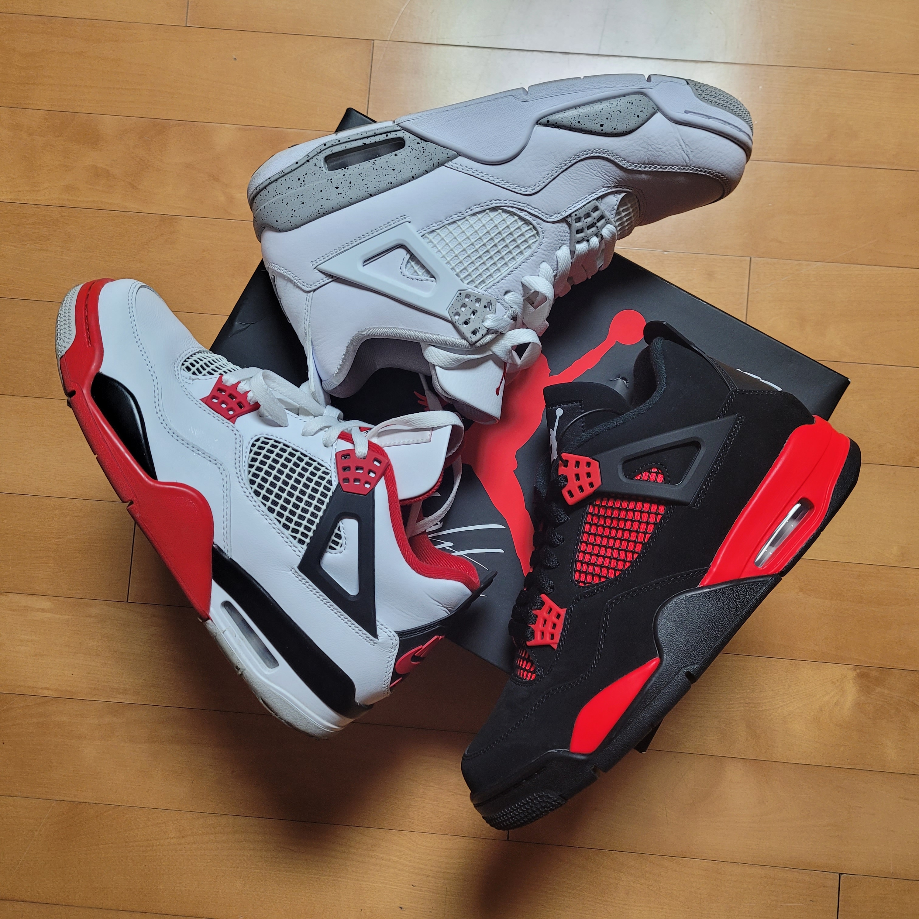 Jordan 4 Retro Crimson, Jordan 4 Retro Tech White 착용 스타일