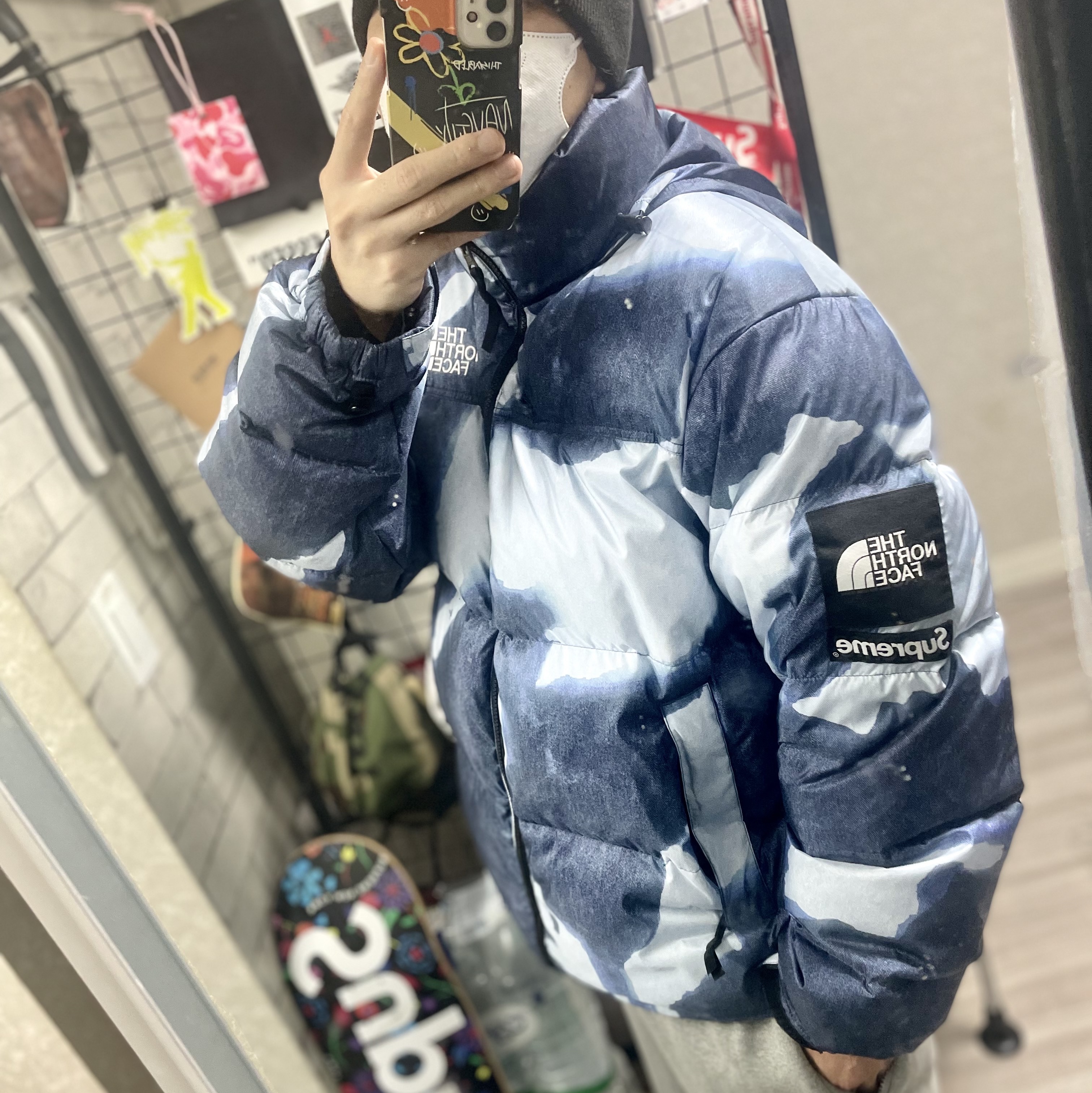Supreme x The North Face Bleached Denim Print Nuptse Jacket Indigo - 21FW 착용 스타일 - 1