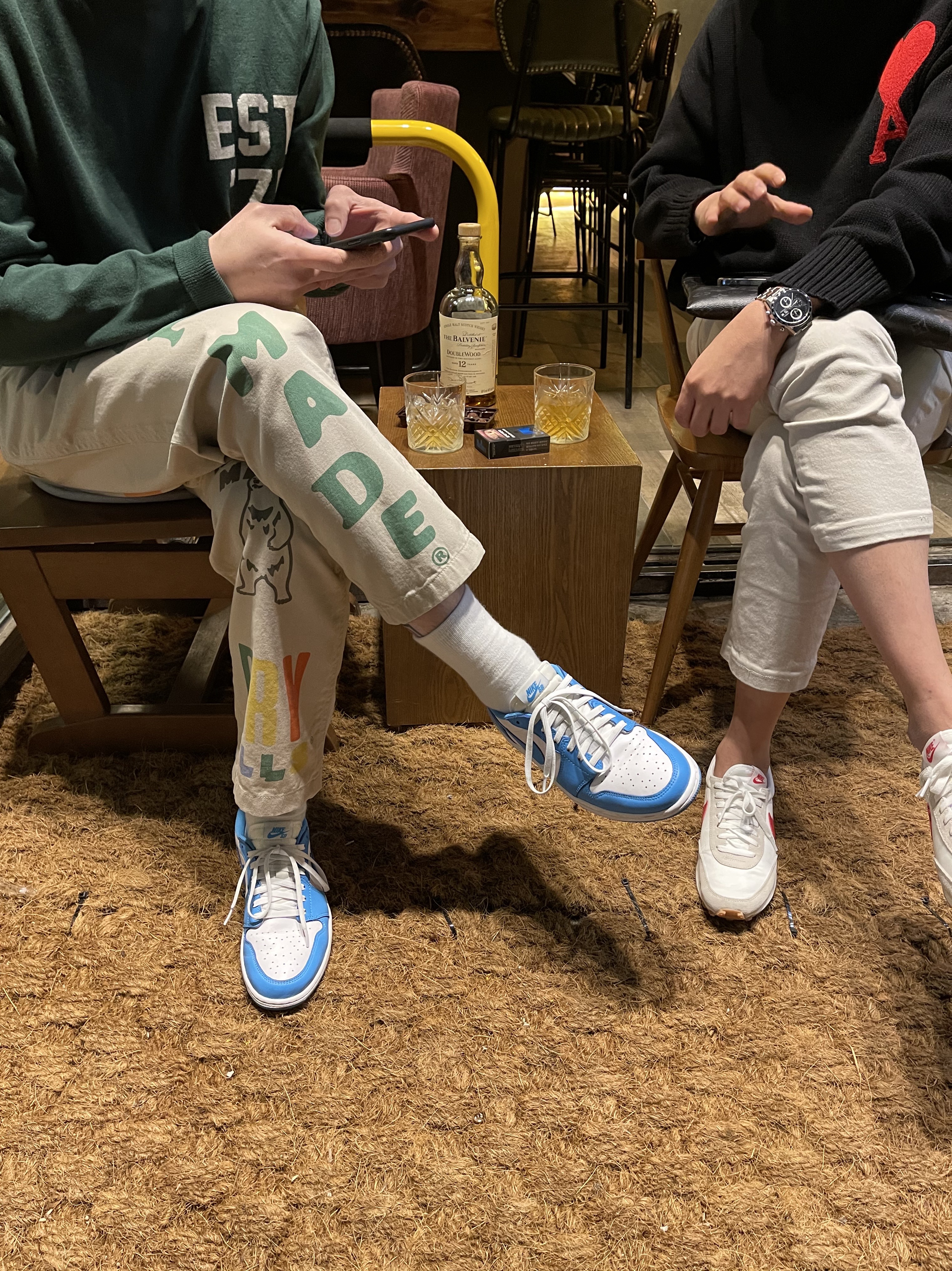 Jordan 1 Low SB UNC, Stussy x Martine Rose 40 WT T-Shirt 착용 스타일 - 2