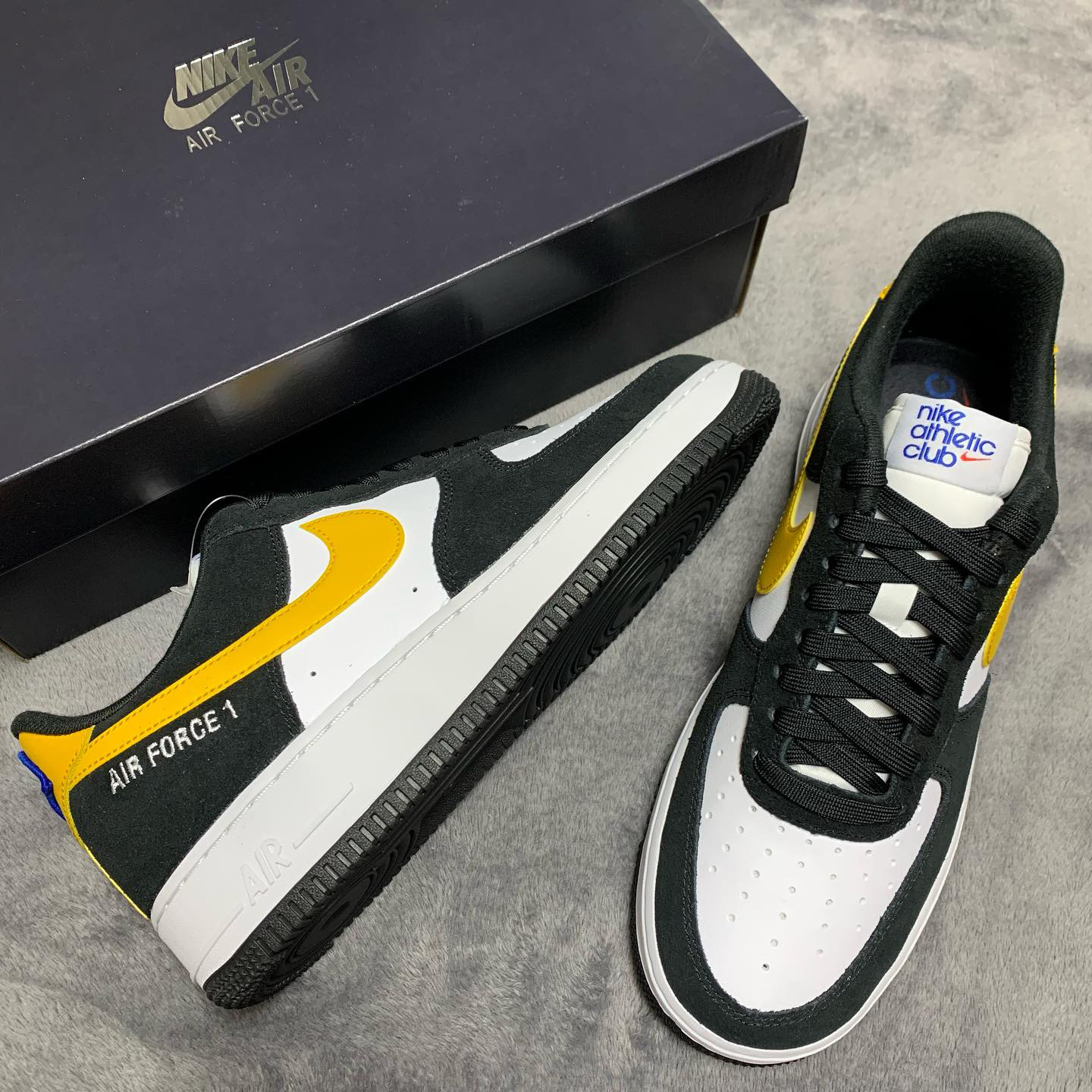Nike Air Force 1 '07 LV8 Athletic Club Black Dark Sulfur 착용 스타일 - 2