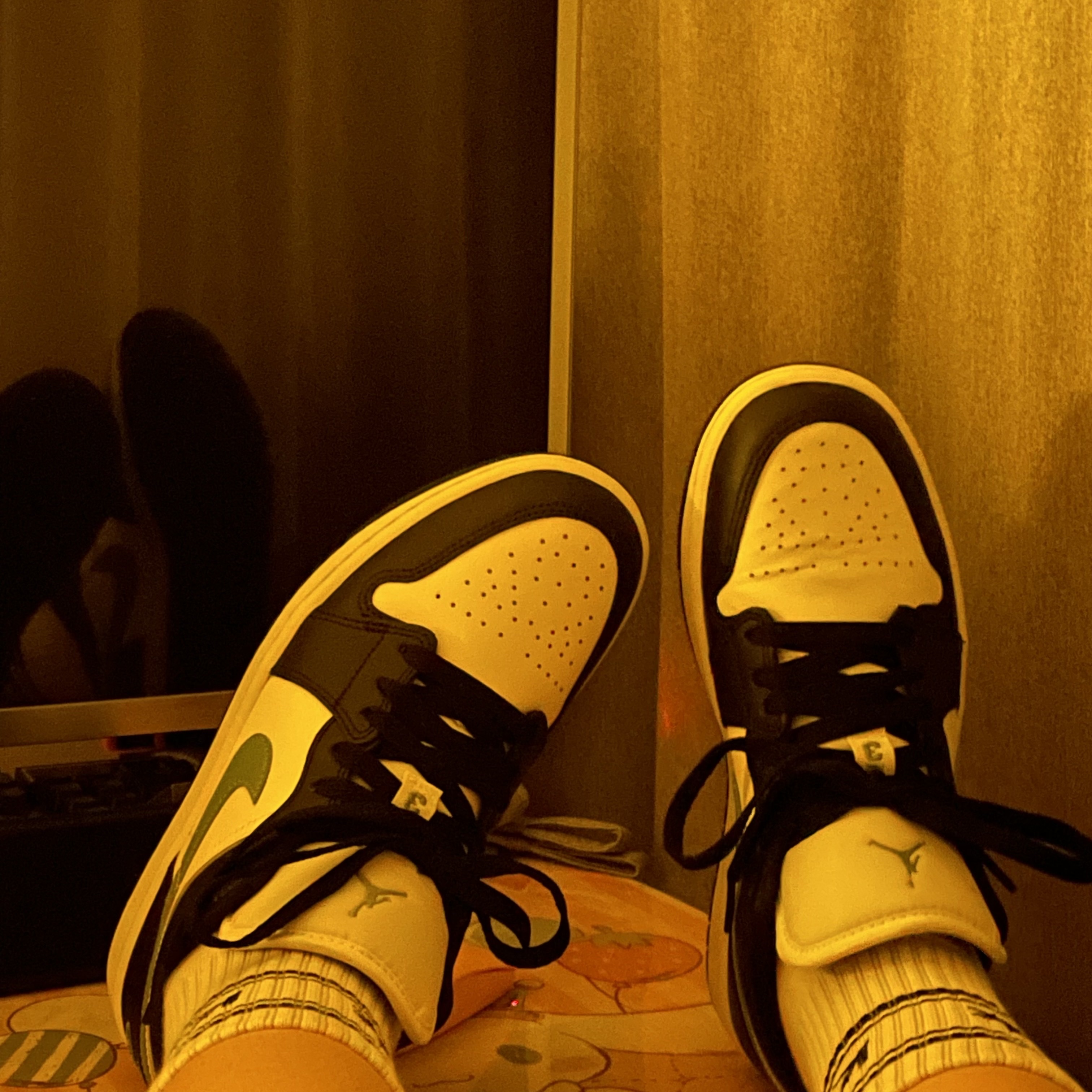 (W) Jordan 1 Low Black University Blue 착용 스타일 - 3