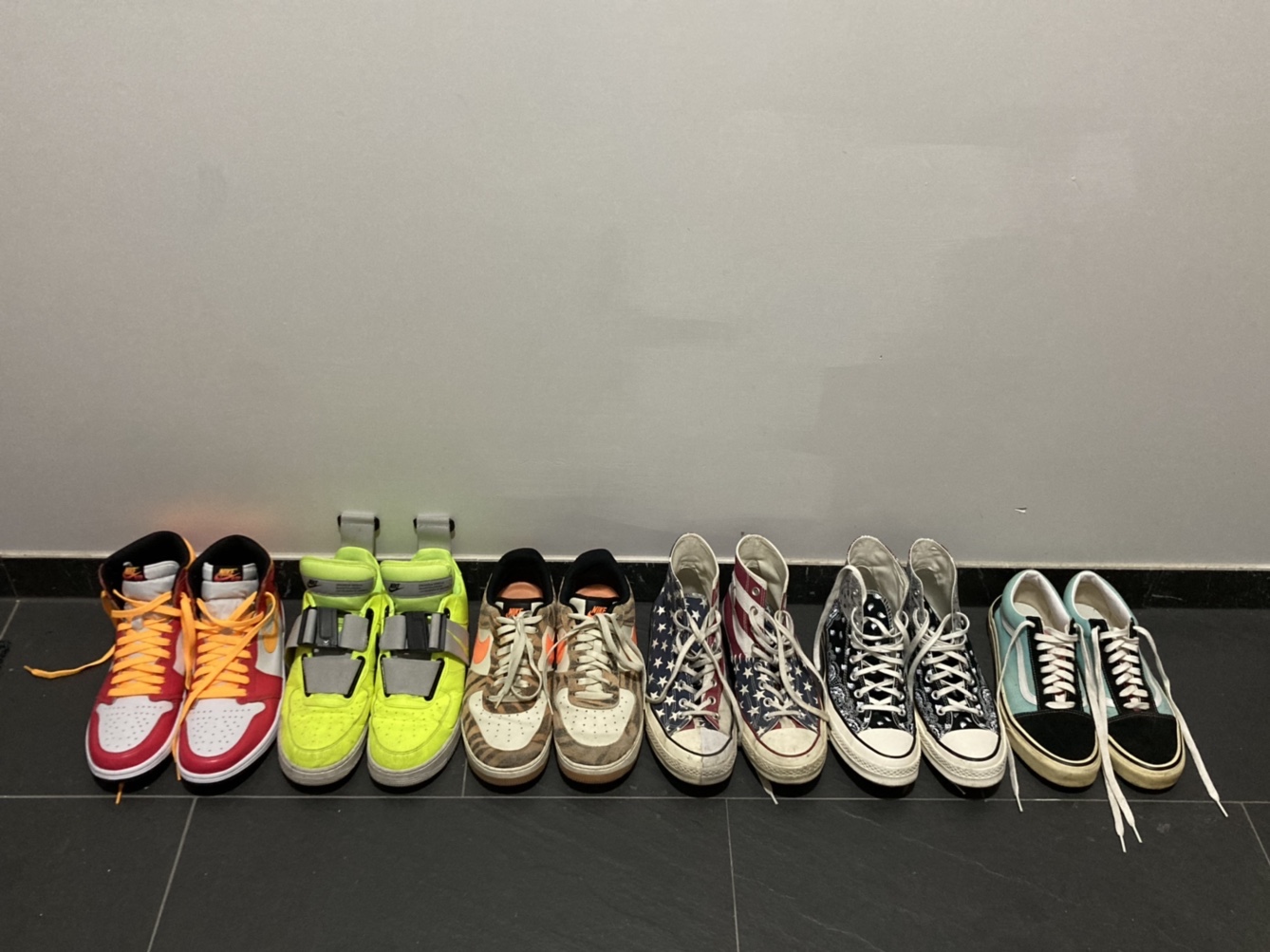 Jordan 1 Retro High OG Light Fusion Red, Nike Air Force 1 Utility Volt 착용 스타일
