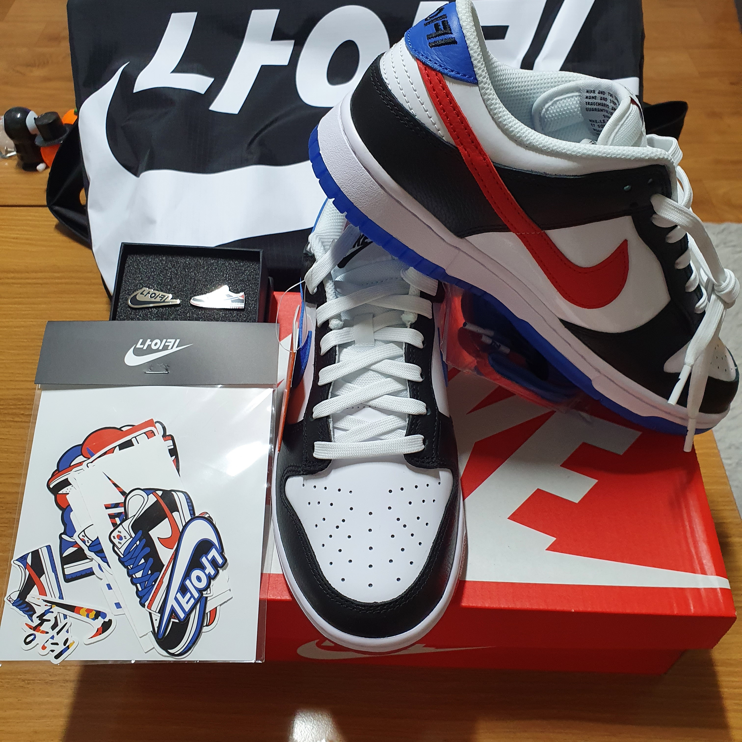 Nike Dunk Low SE Seoul (With Special Gift) 착용 스타일 - 1