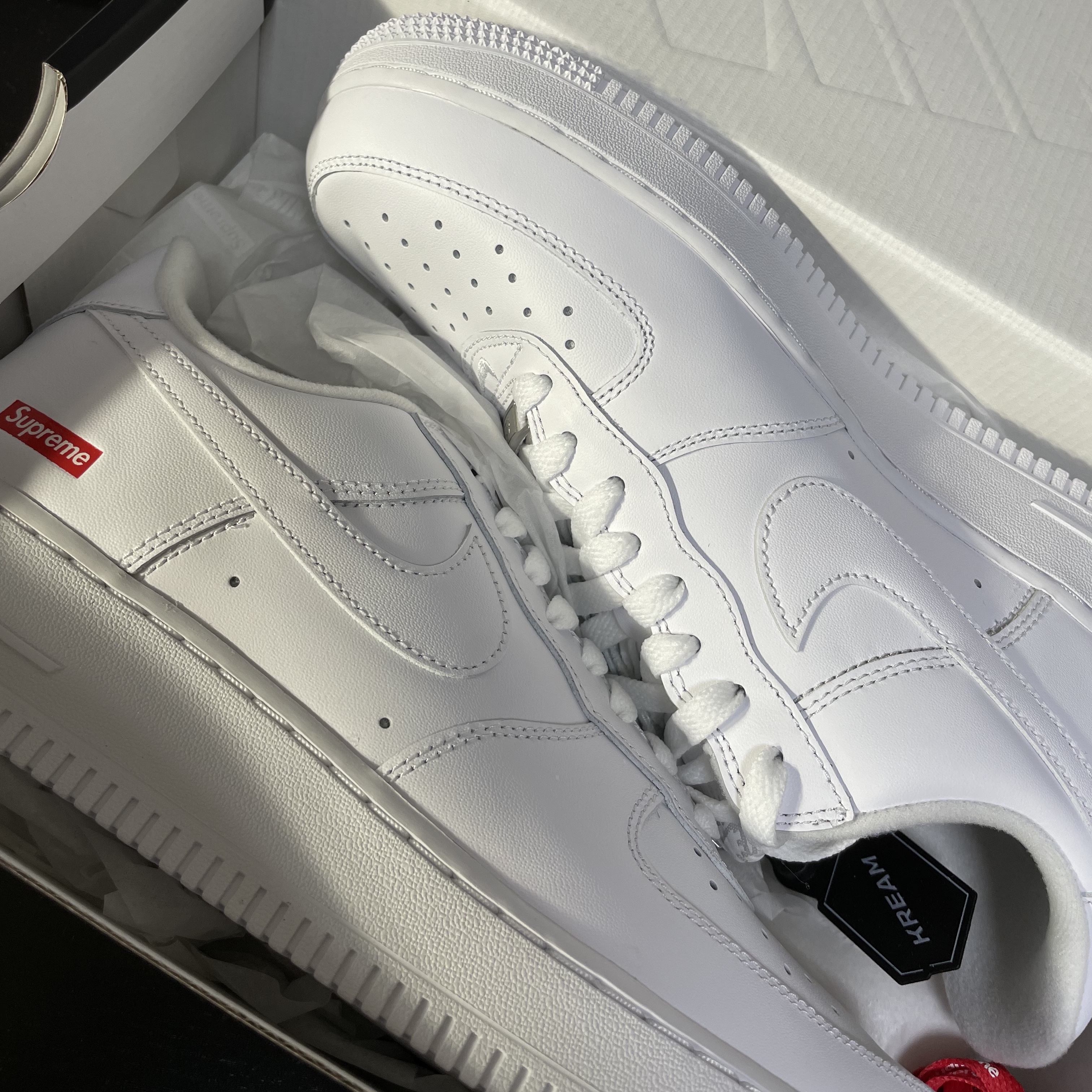 Nike x Supreme Air Force 1 Low White 착용 스타일
