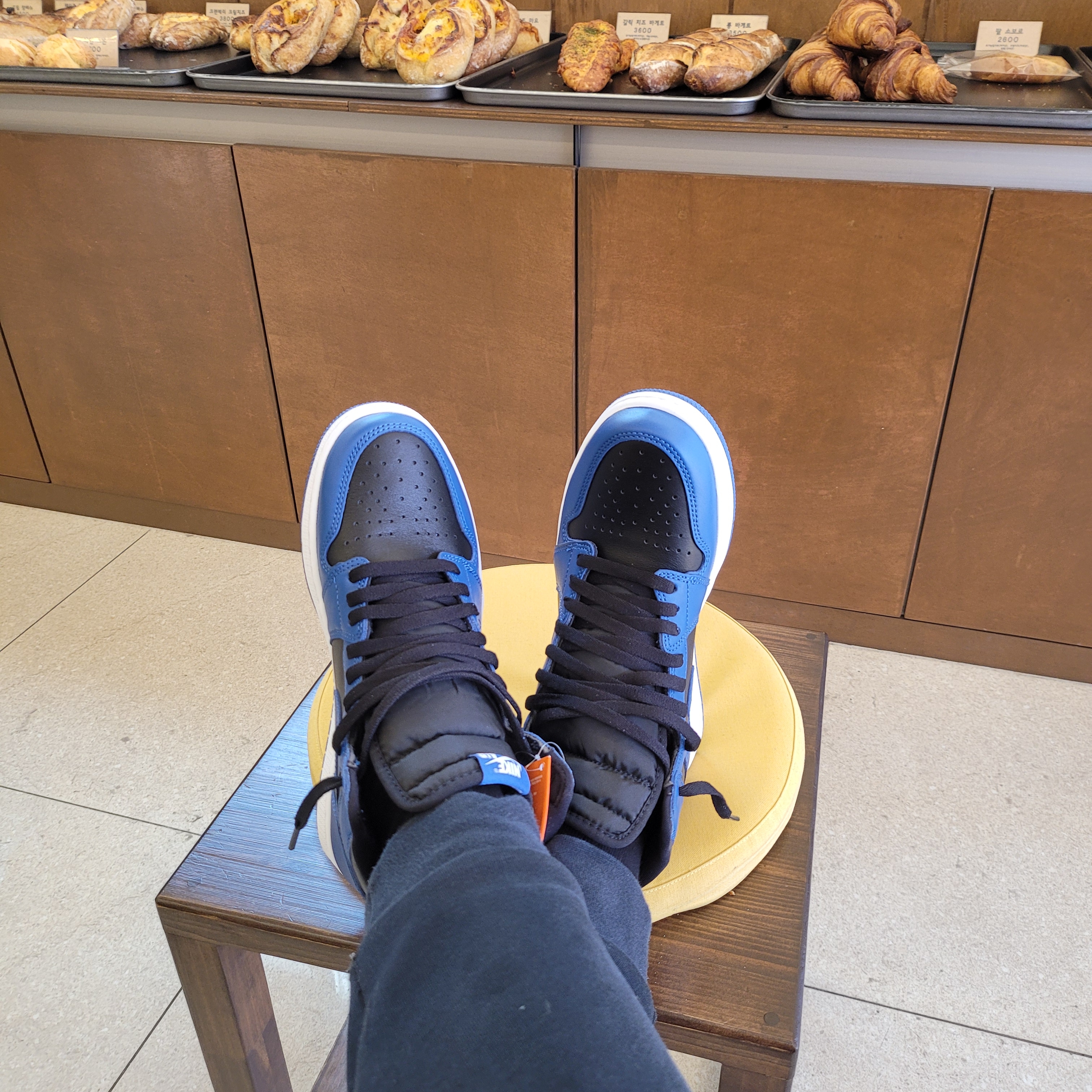 Jordan 1 Retro High OG Dark Marina Blue 착용 스타일 - 2